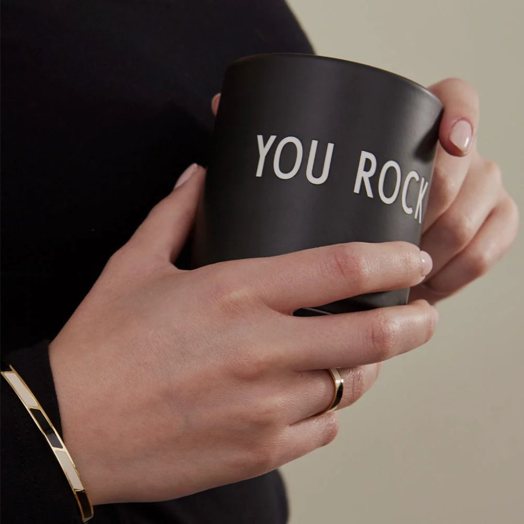 suebidou Becher Porzellanbecher Designbecher farbenfrohe Statement-Tasse, nachhaltig, kreativ