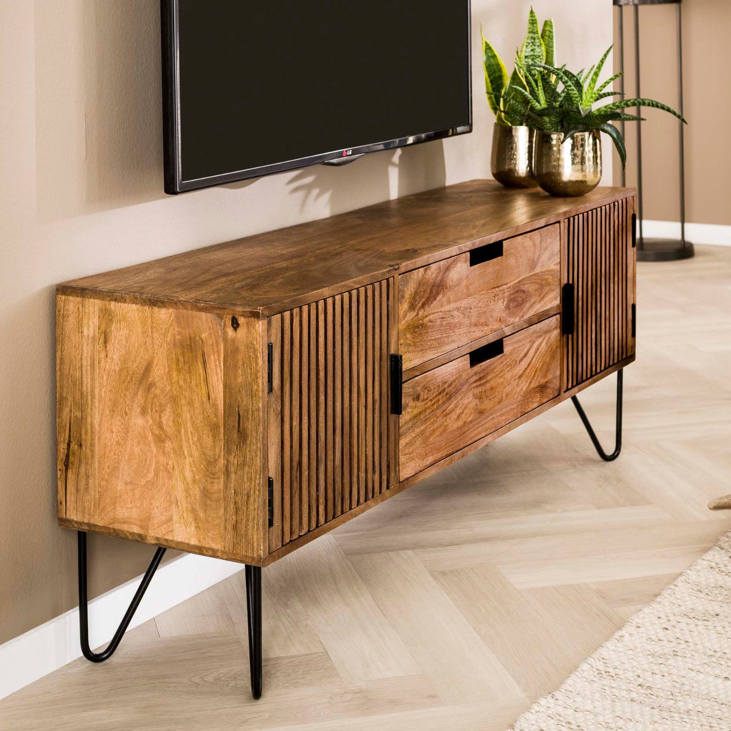 alesvelt TV-Schrank LINEA Massivholz-Lowboard mit Lamellentüren & Hairpin-Legs 135cm (135x55x35cm, 1-Schrank)