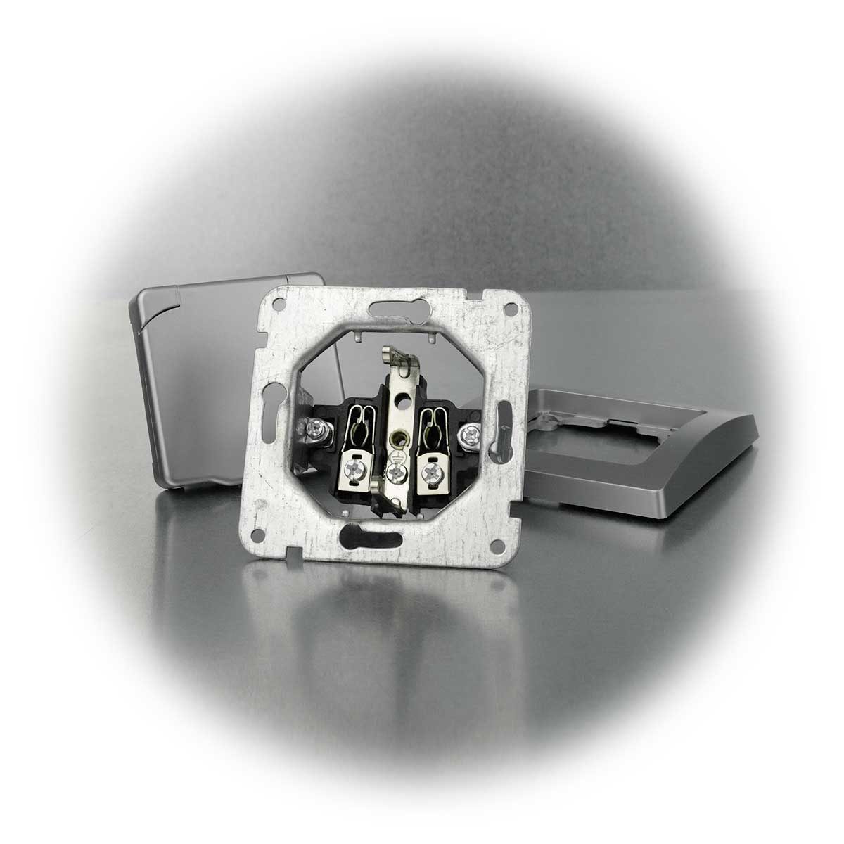 ChiliTec Unterputz-Steckdose DELPHI Steckdose IP44 Deckel 250V~/ 16A UP silber