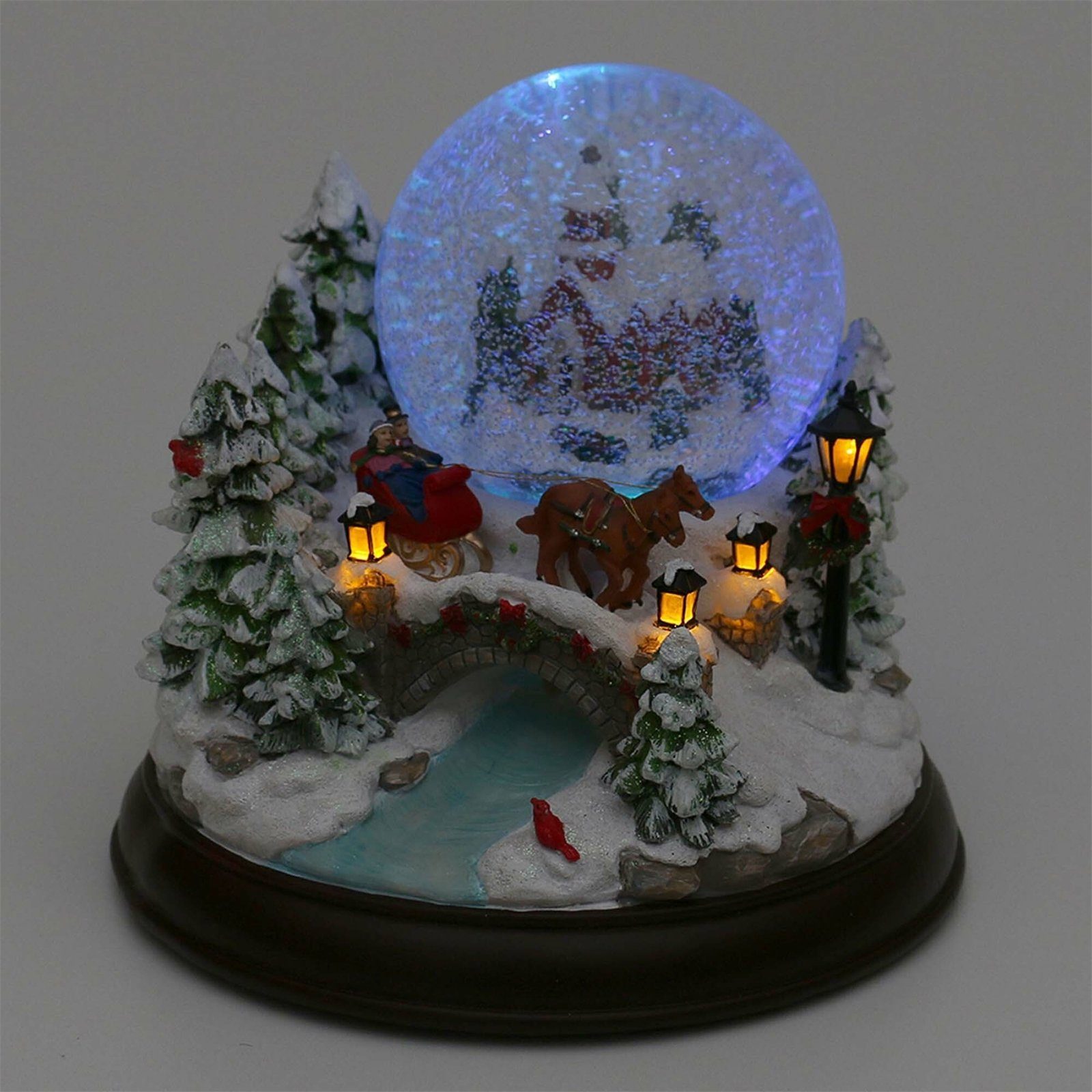Dekohelden24 SIGRO Schneekugel Schneekugel Weihnachtsfigur Licht, Glitter Sound, Weihnachtsdekoration St), (1 Kutschfahrt