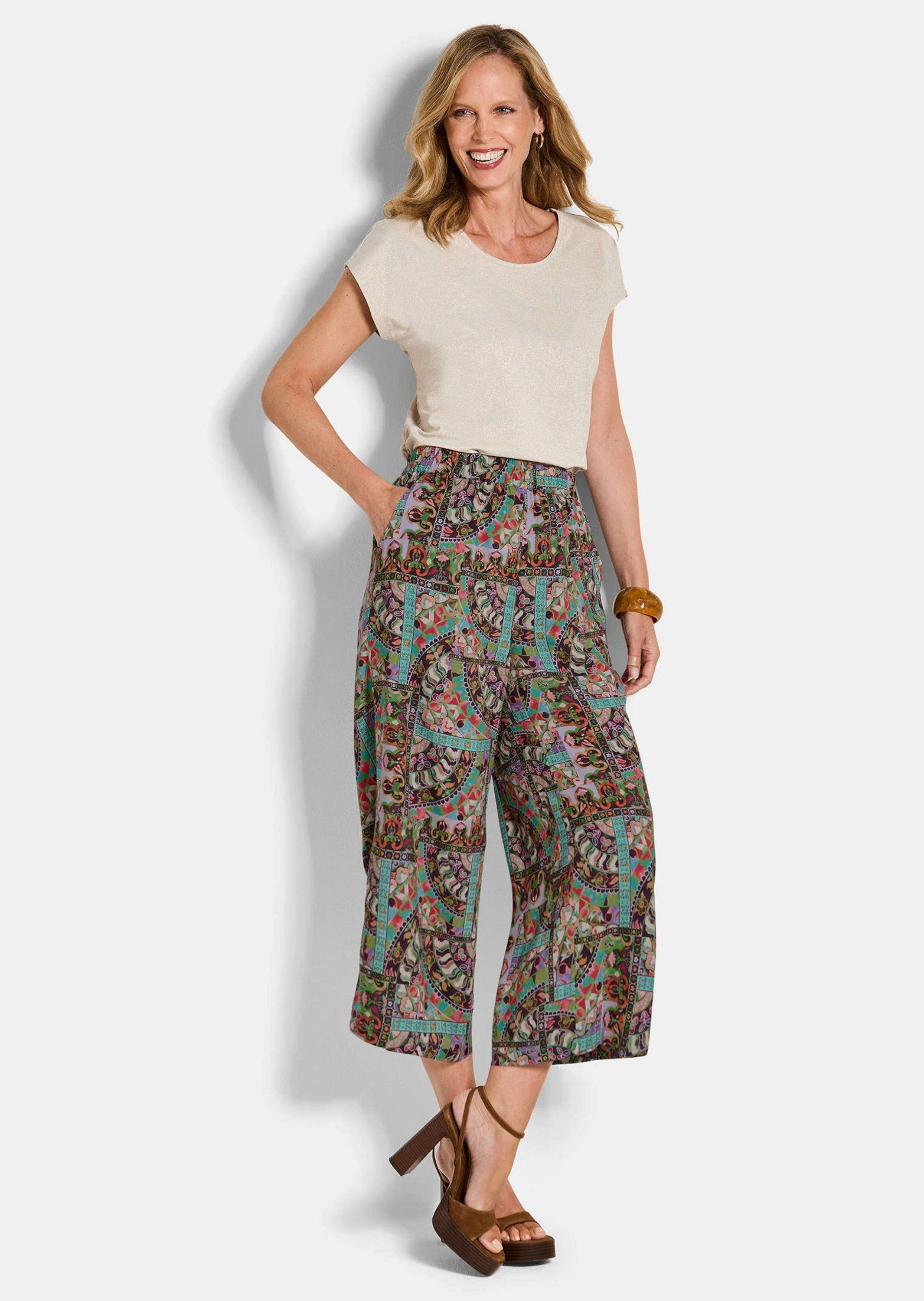 GOLDNER Schlupfhose Jerseyhose mit Patchwork-Druck Schlupfhose mit Rundum-Dehnbund, Eingriffstaschen und 7/8-Länge