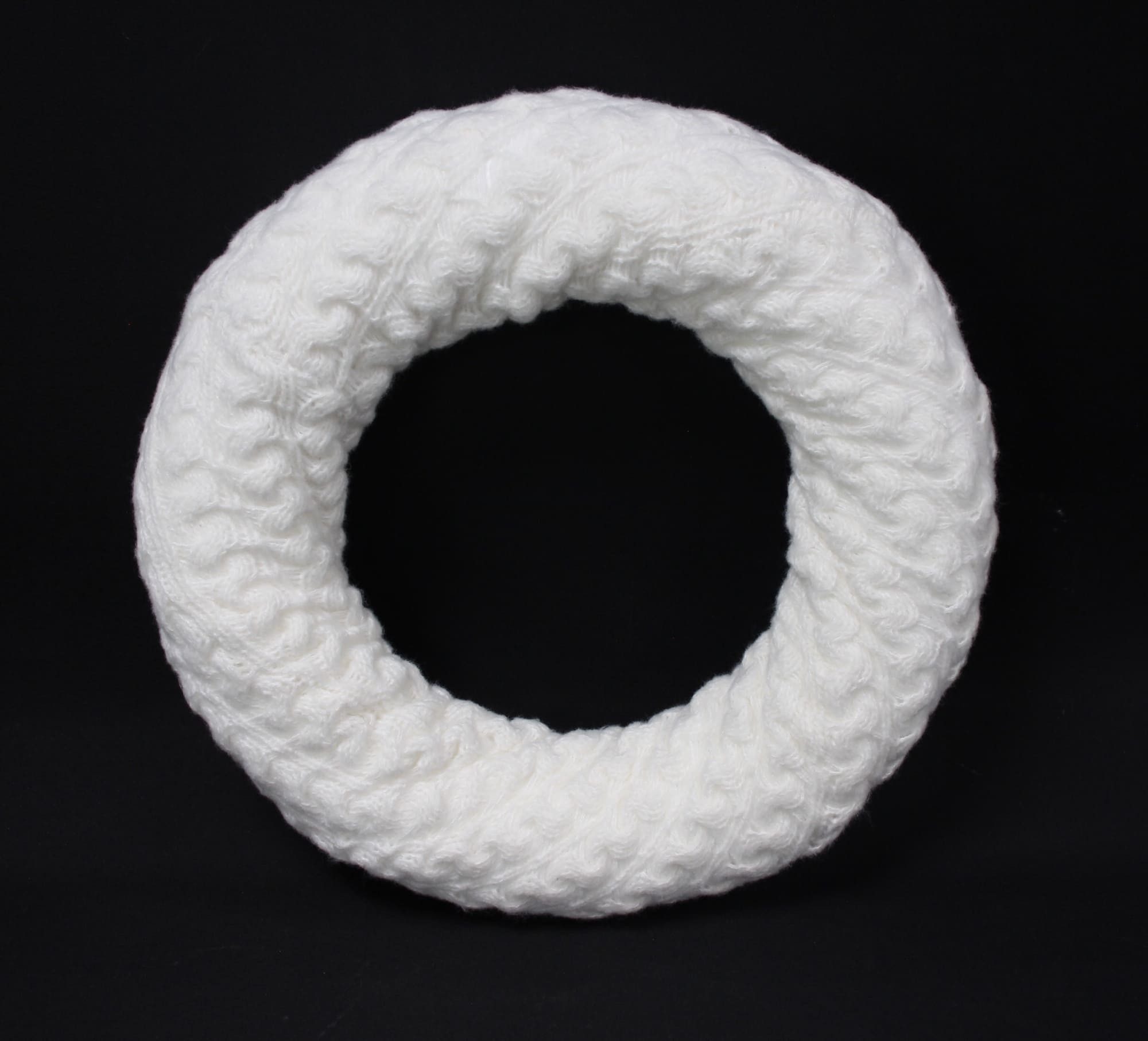 Dekoleidenschaft Dekokranz "Kuschelstrick" Kranz in Wolloptik, weiß, Ø 40 cm, Wandkranz, Türkranz, Tischkranz modern aus Polyester, Stoffkranz