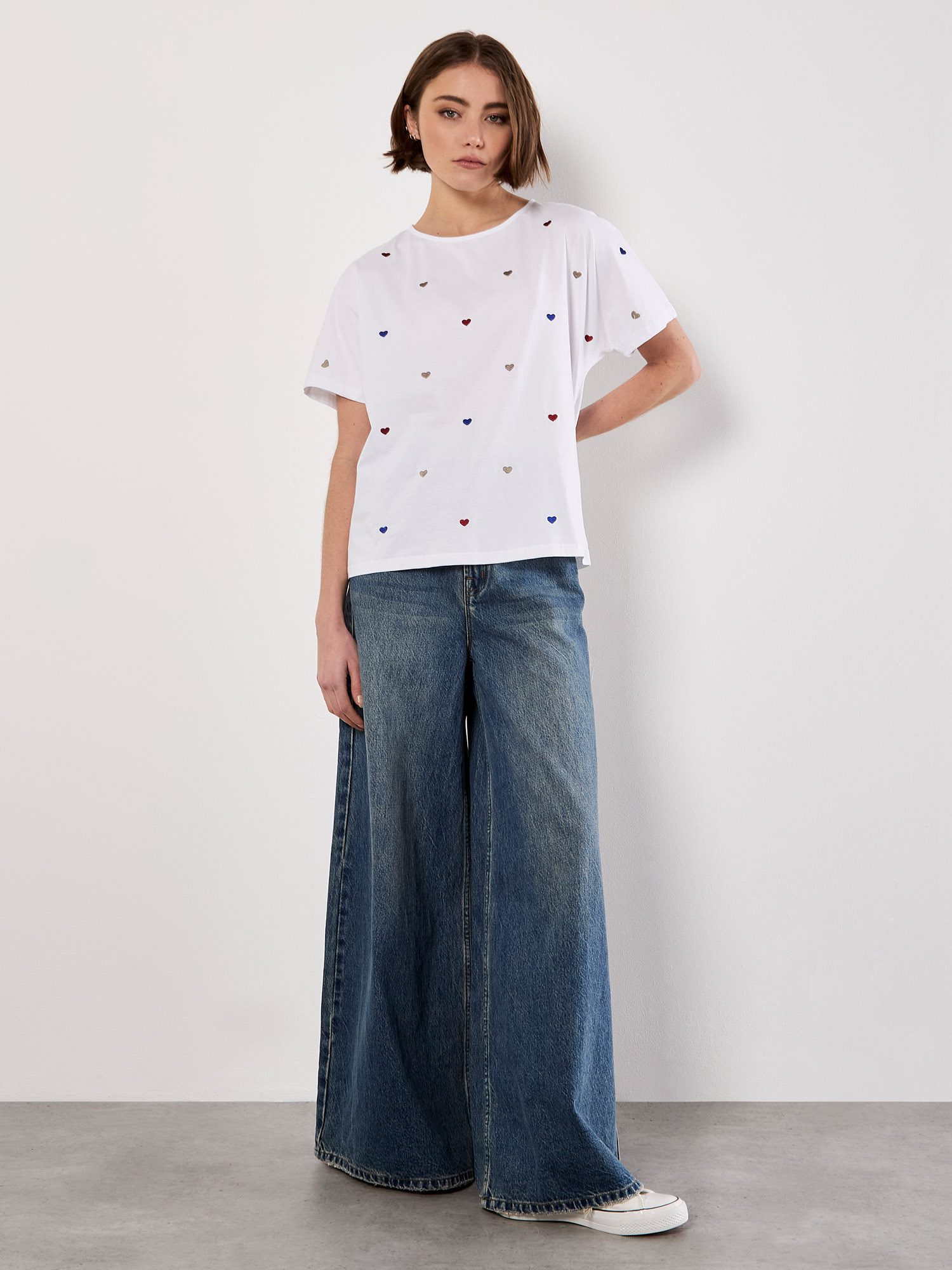 Apricot T-Shirt lockeres T-Shirt mit aufgestickten Herzen günstig online kaufen