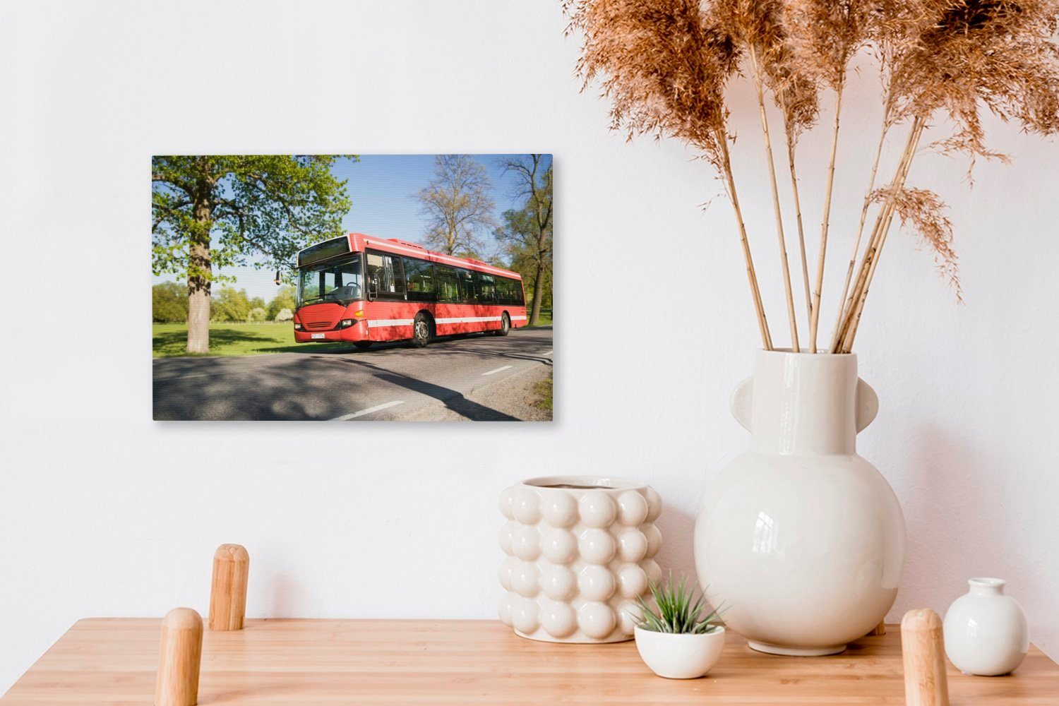 OneMillionCanvasses® Leinwandbild St), Wandbild Seitenansicht Busses, Leinwandbilder, Wanddeko, (1 cm Eine 30x20 fahrenden eines Aufhängefertig