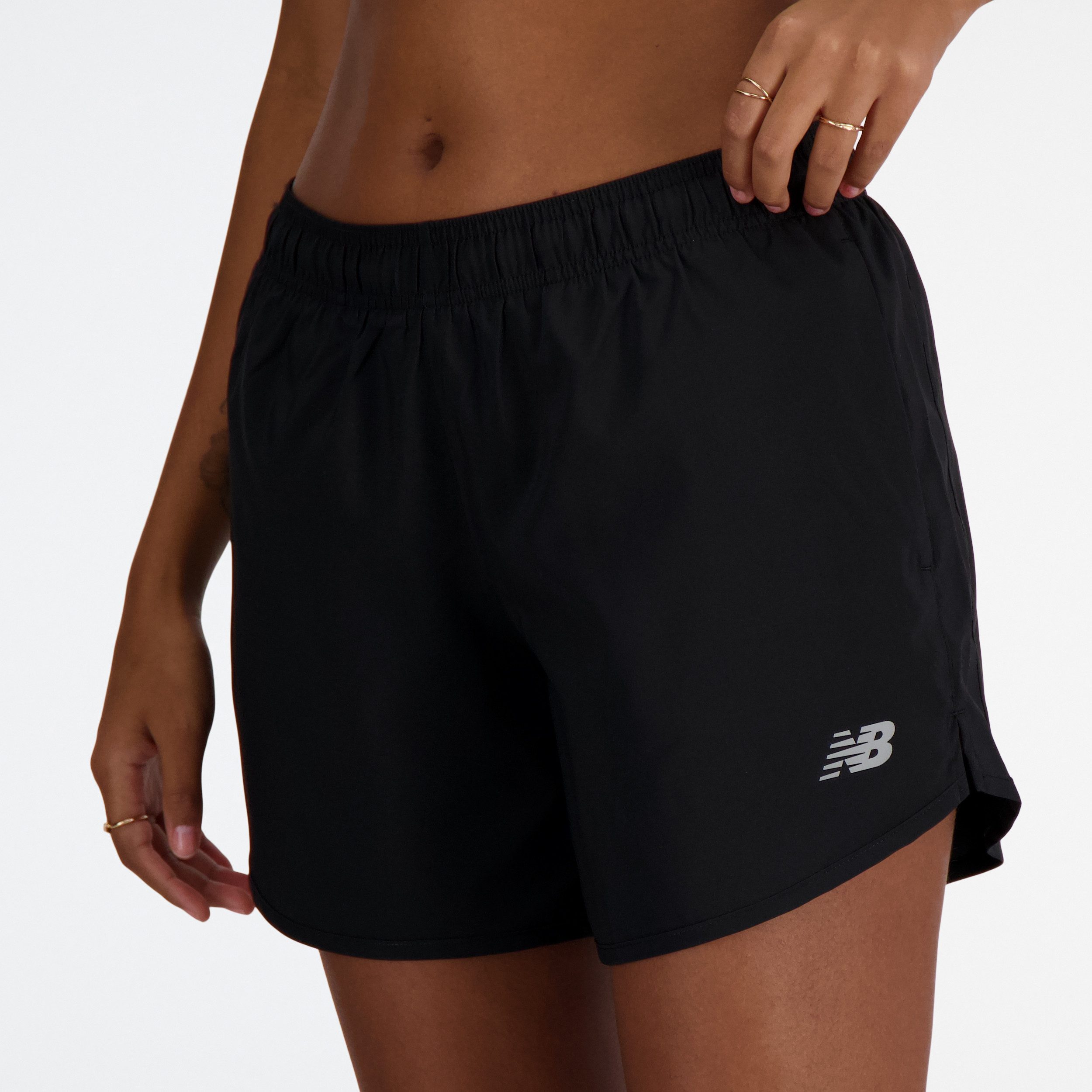 New Balance Laufshorts SPORT ESSENTIAL SHORT 5 aus Stretchmaterial, feuchtigkeitsabweisend, atmungsaktiv
