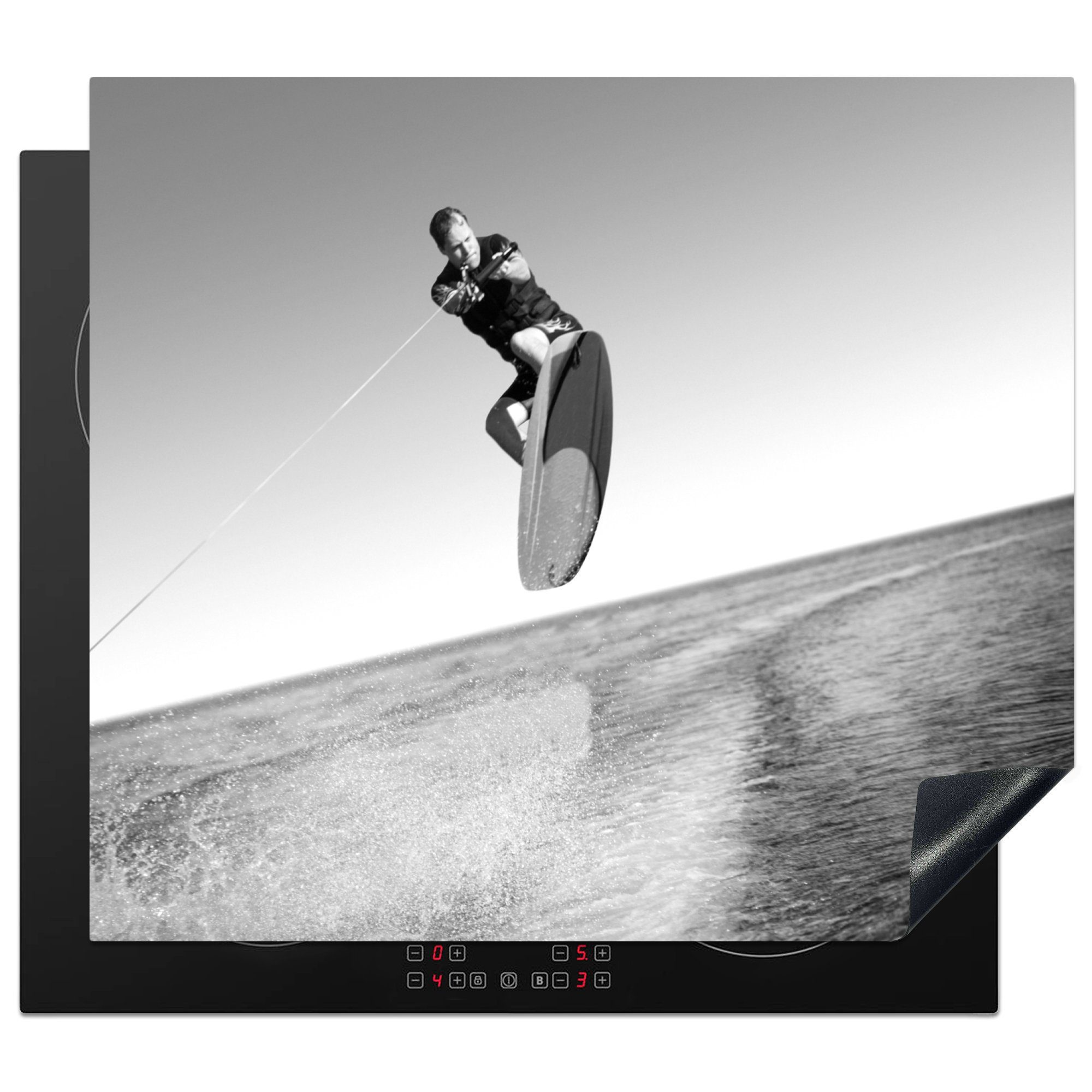 MuchoWow Herdblende-/Abdeckplatte Ein Mann in einem Neoprenanzug fährt Wakeboarding auf dem Meer -, Vinyl, (1 tlg), 60x52 cm, Mobile Arbeitsfläche nutzbar, Ceranfeldabdeckung