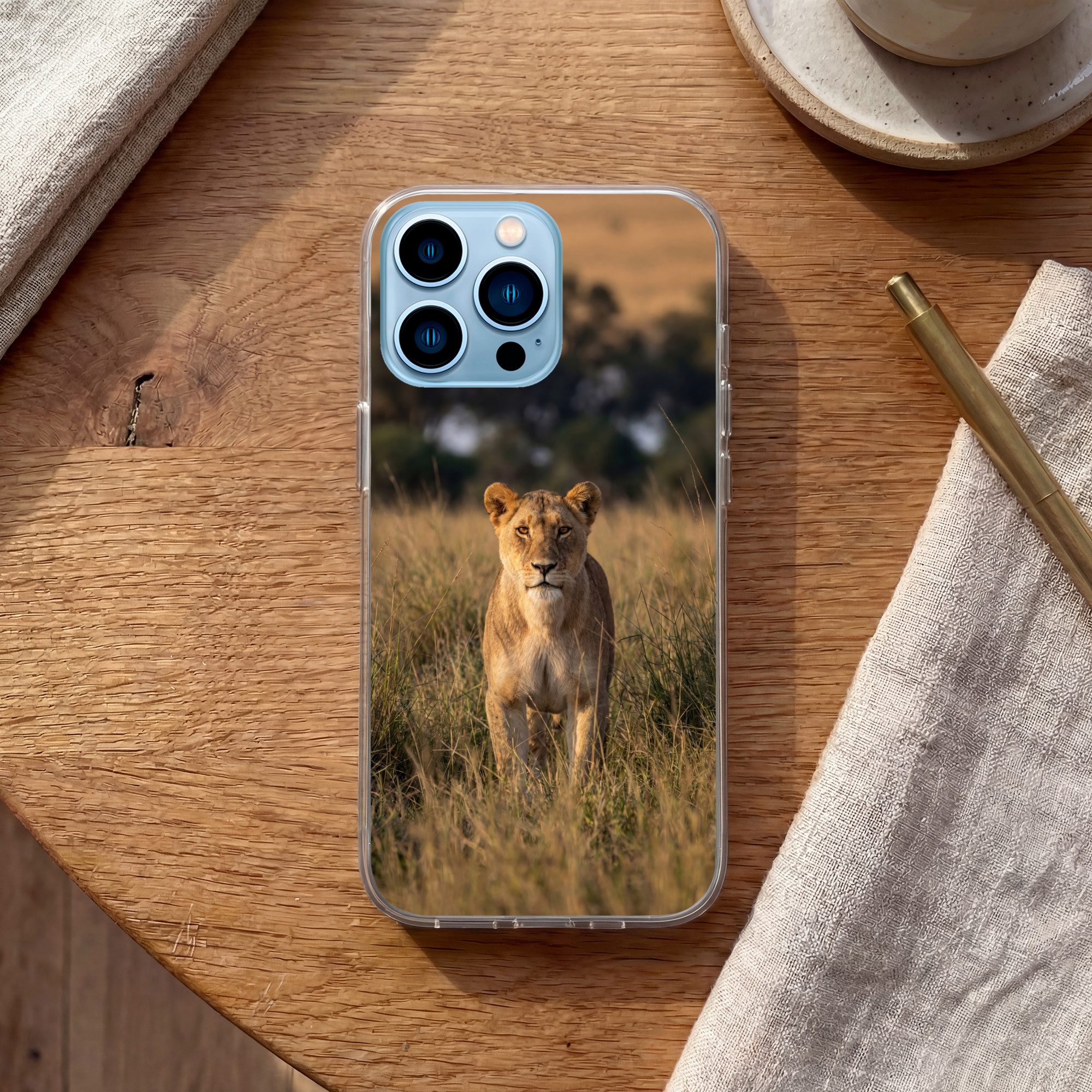 MuchoWow Handyhülle für Apple iPhone 13 Pro Löwin - Gras - Gelb, Smartphone-Bumper, Print, Handy Schutzhülle Dünn