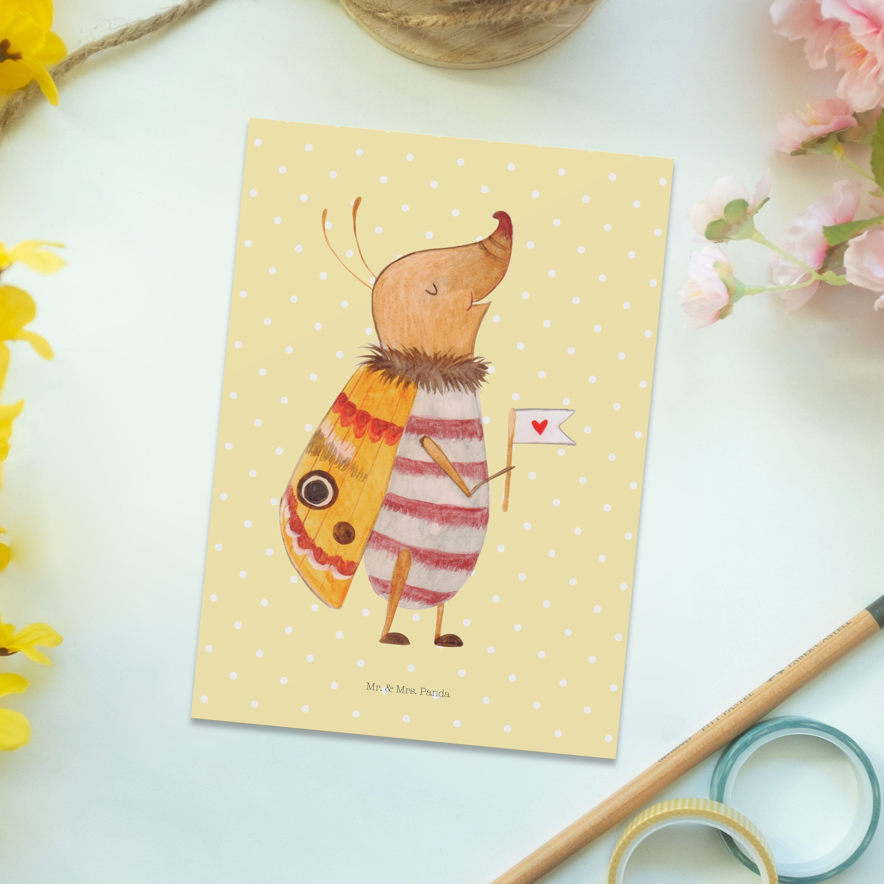 Geschenk, - Postkarte Gelb mit & Mr. Panda Fähnchen Nachtfalter Pastell Mrs. Einladungskarte -