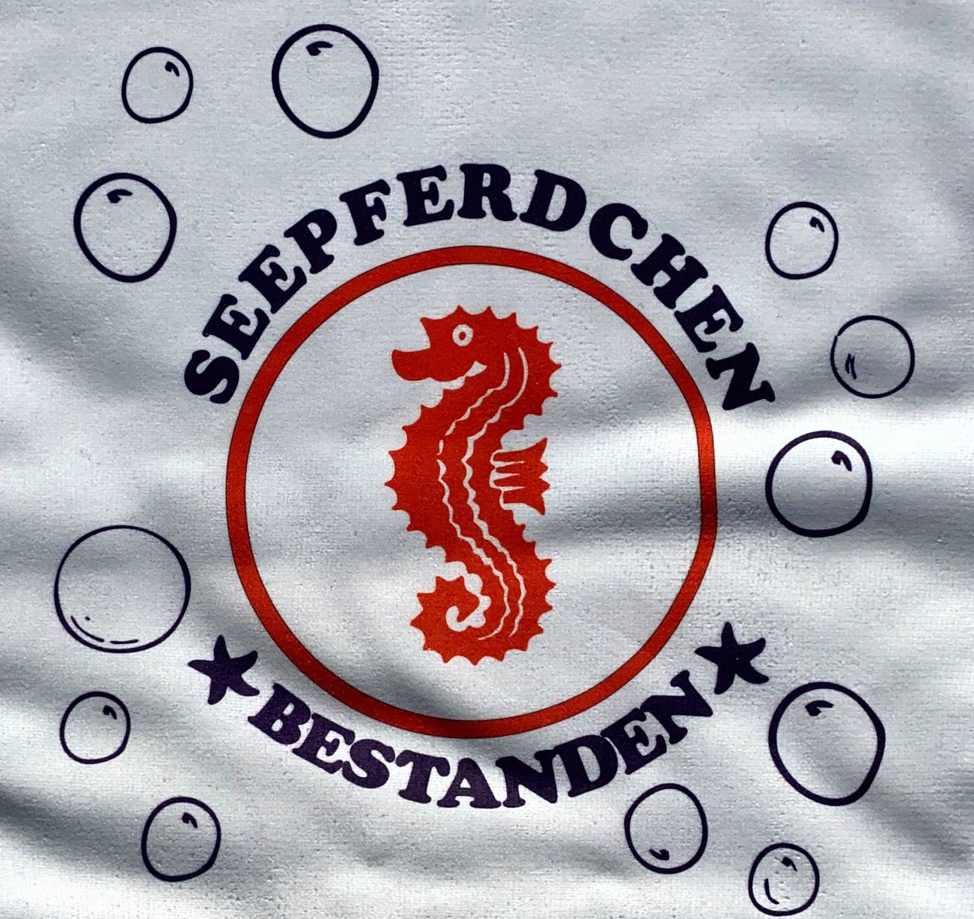 coole-fun-t-shirts Handtuch Seepferdchen Bestanden ! Kinder Handtuch Weiß Schwimmen, Seepferdchen Prüfung – Bild 2 von 3