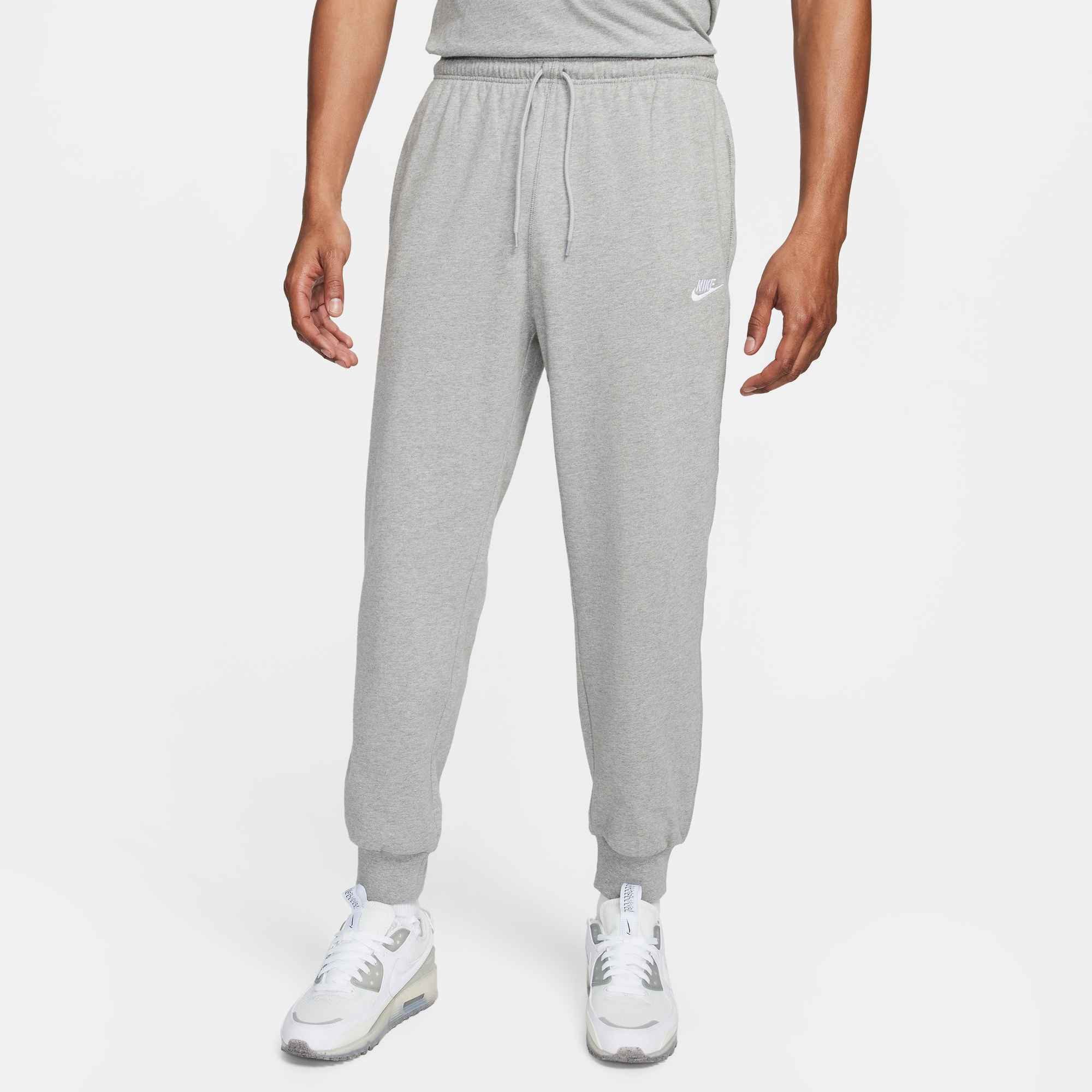 Nike Sportswear Jogginghose Nike Club Men's Knit Joggers mit Eingrifftaschen, aus weichem Jersey-Material