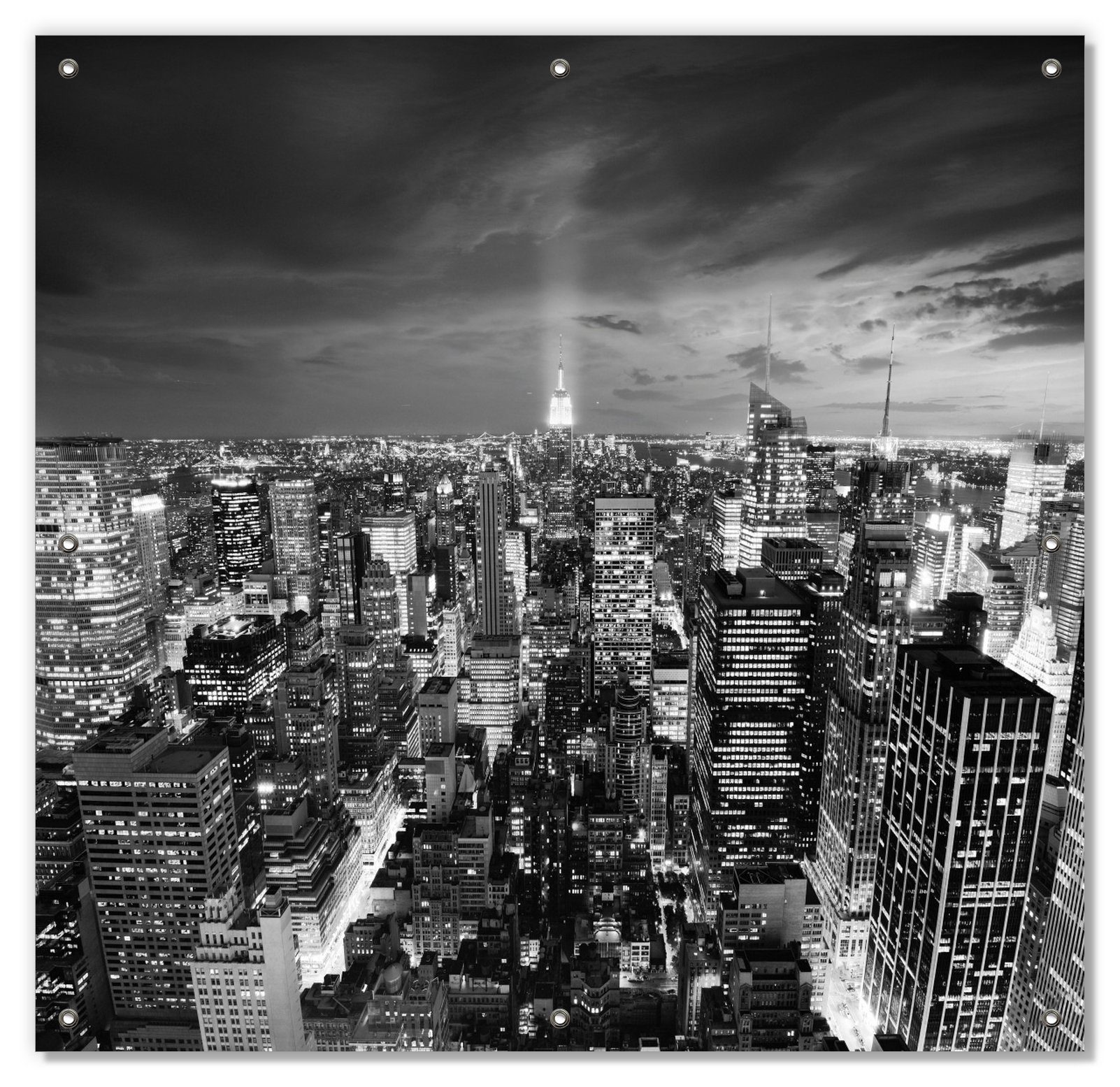 Sonnenschutz New York bei Nacht - Panoramablick über die Stadt - schwarzweiß, Wallario, blickdicht, mit Saugnäpfen, wiederablösbar und wiederverwendbar