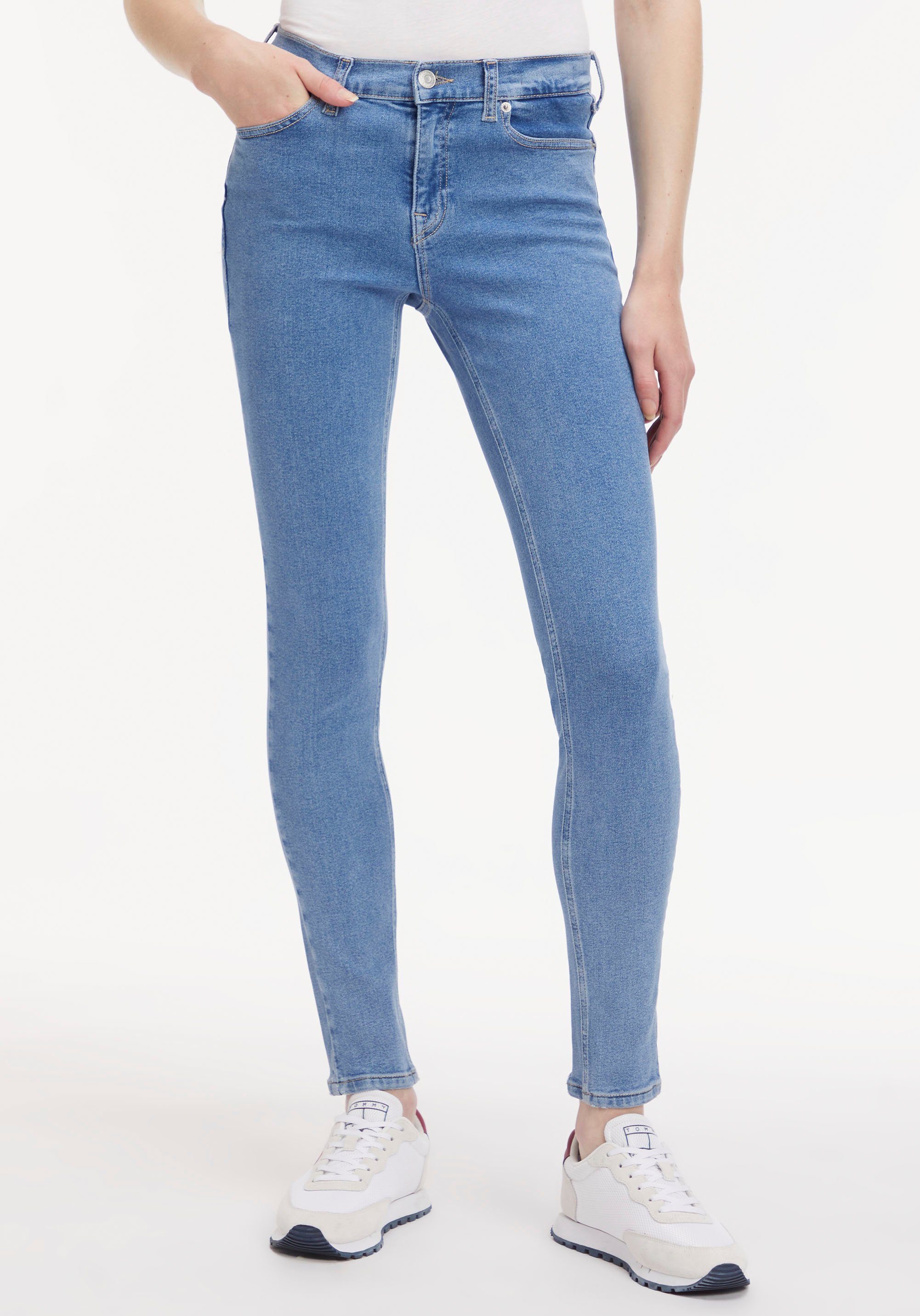 Tommy Jeans Skinny-fit-Jeans Nora mit Tommy Jeans Label-Badge & Passe hinten