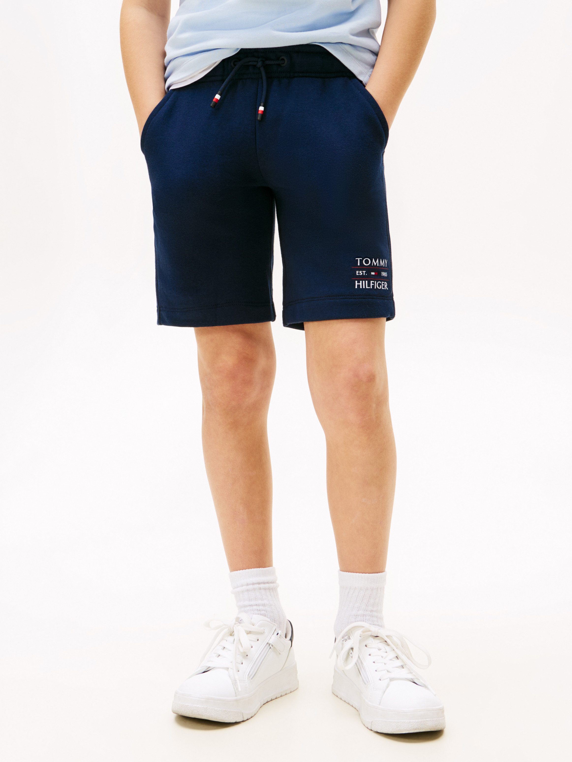 Tommy Hilfiger Sweatshorts TOMMY FLAG HILFIGER SWEATSHORT mit Logo