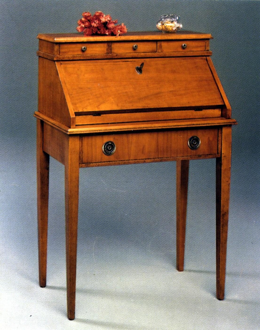 JVmoebel Sekretär Eleganter Sekretär aus Holz in warmem Braun für stilvolle Büros (1 St), Made in Italy