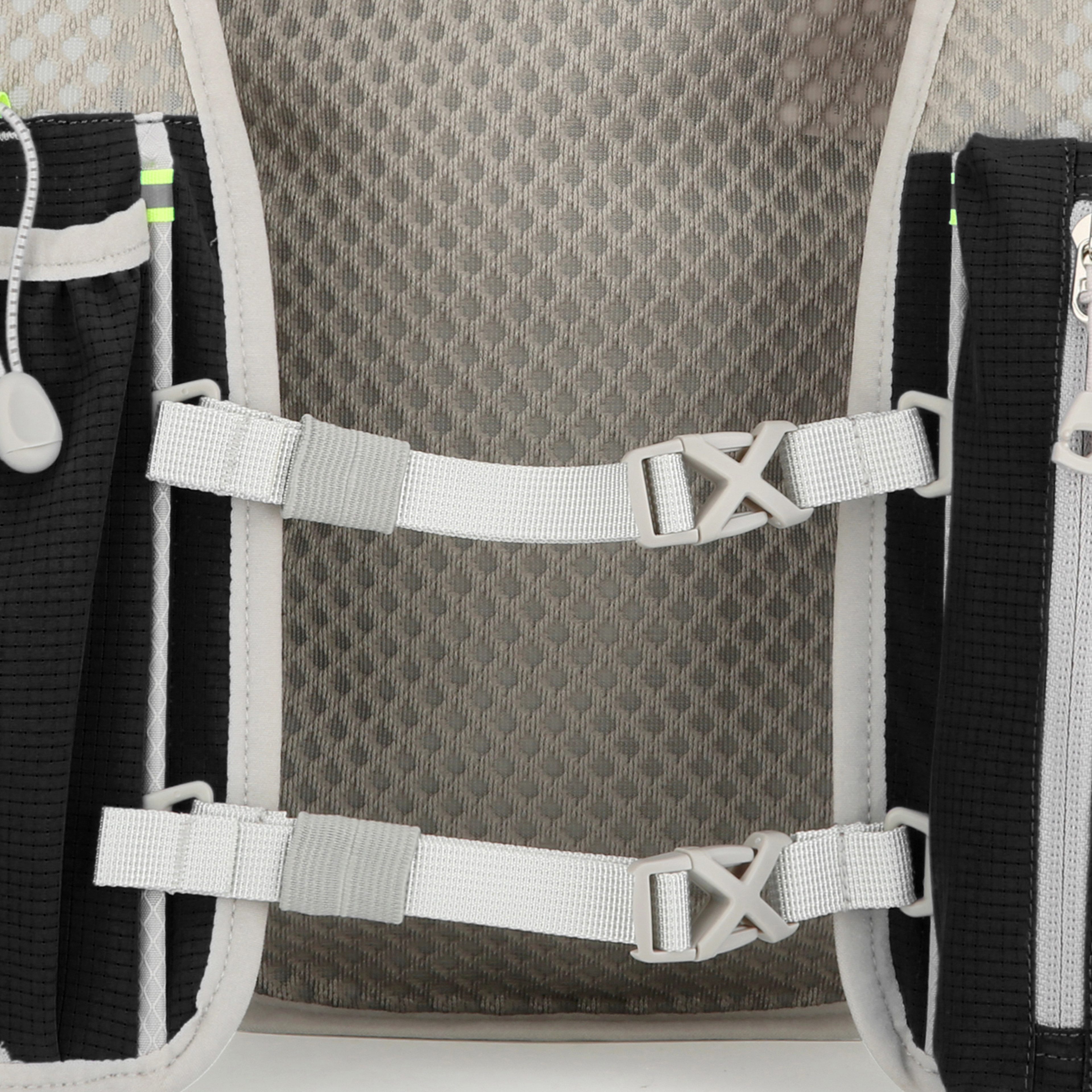 Maity Trinkrucksack 5L Laufweste Ultraleicht Wasserdicht Atmungsaktiv mit Reflektoren, Reflektierendes Design und ultraleicht