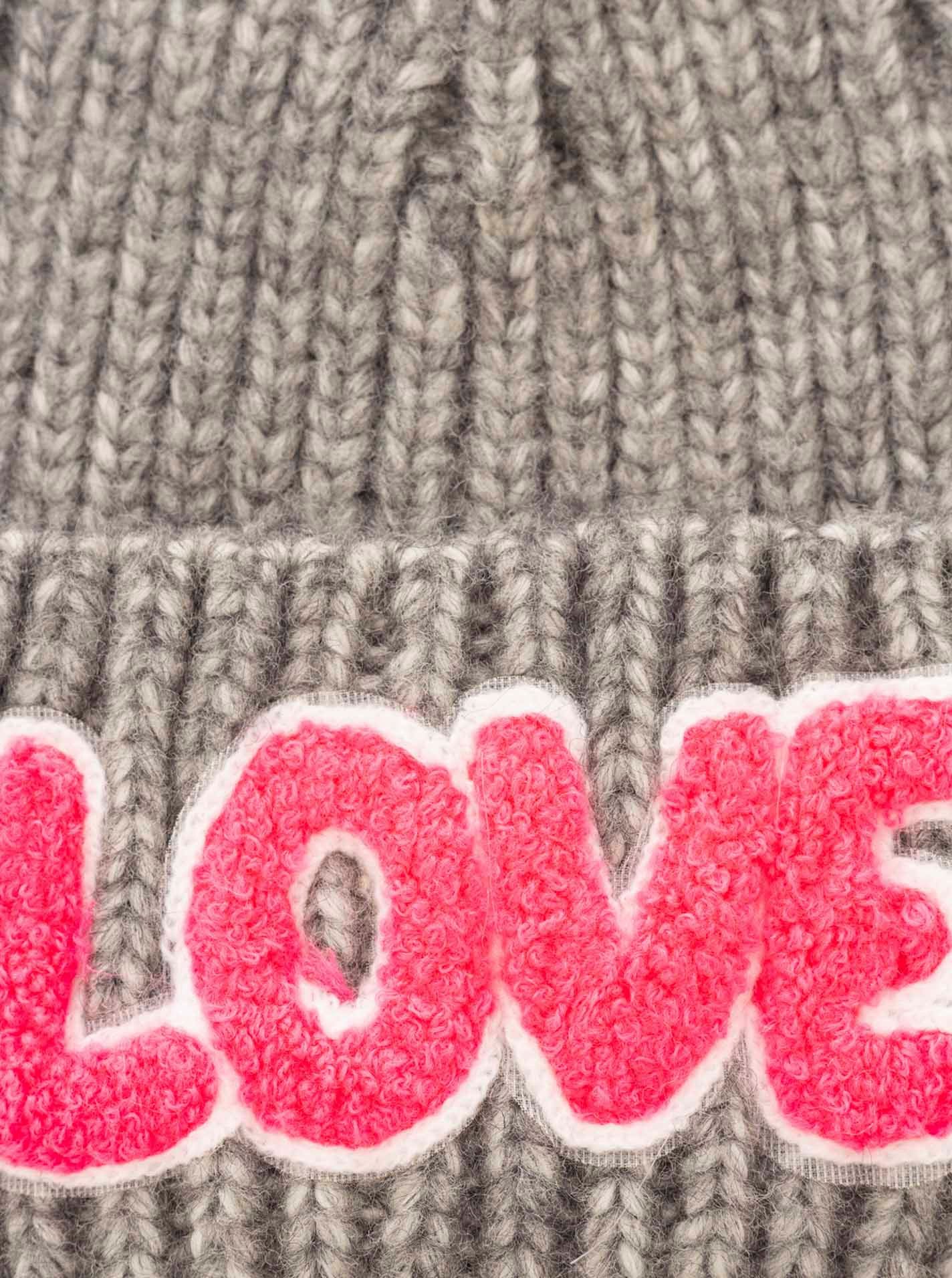 Zwillingsherz Beanie "Love Label" mit LOVE-Schriftzug und Wollanteil