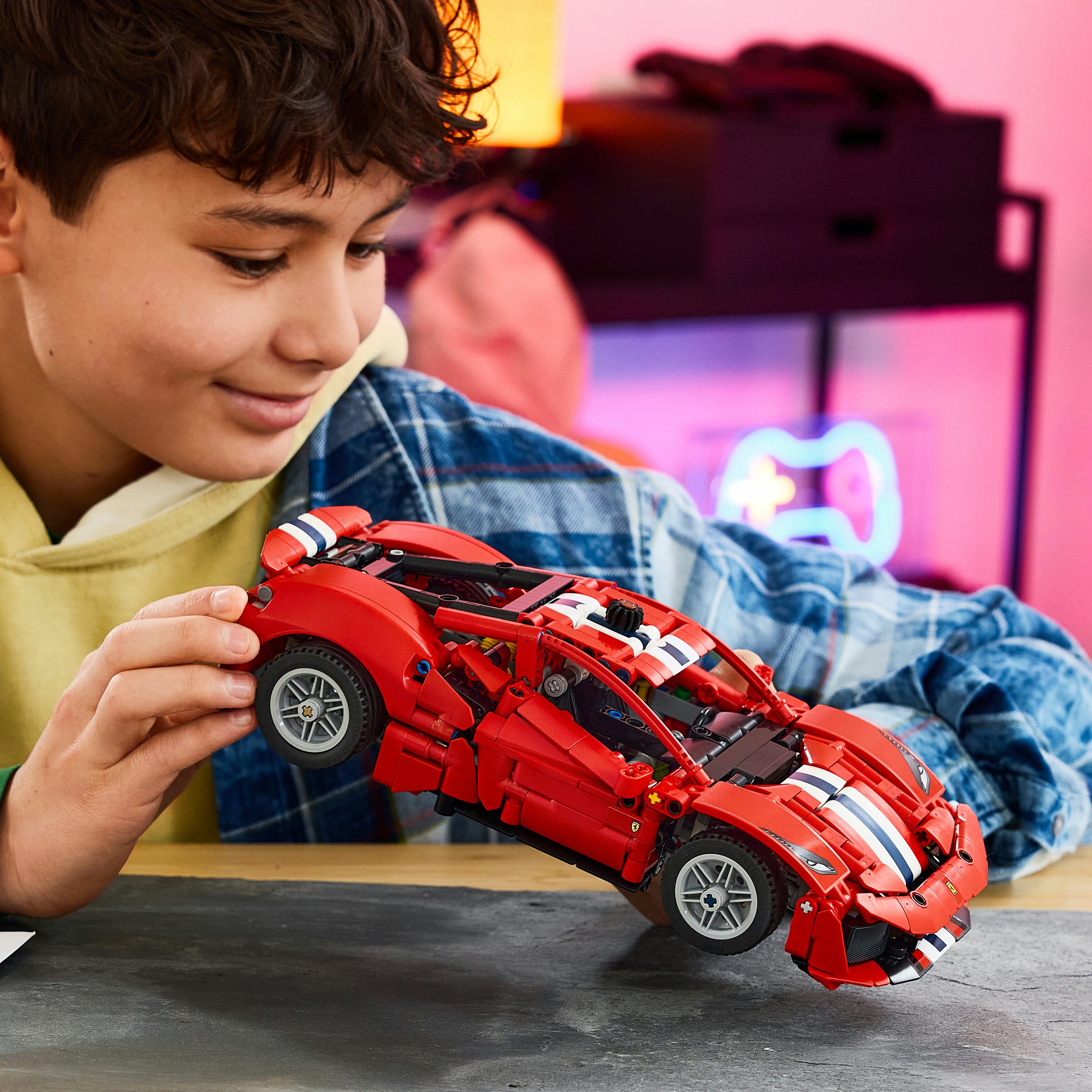 LEGO® Ferrari 488 Pista Auto (42235), LEGO Technic Konstruktionsspielsteine, (882 St), Made in Europe – Bild 2 von 5