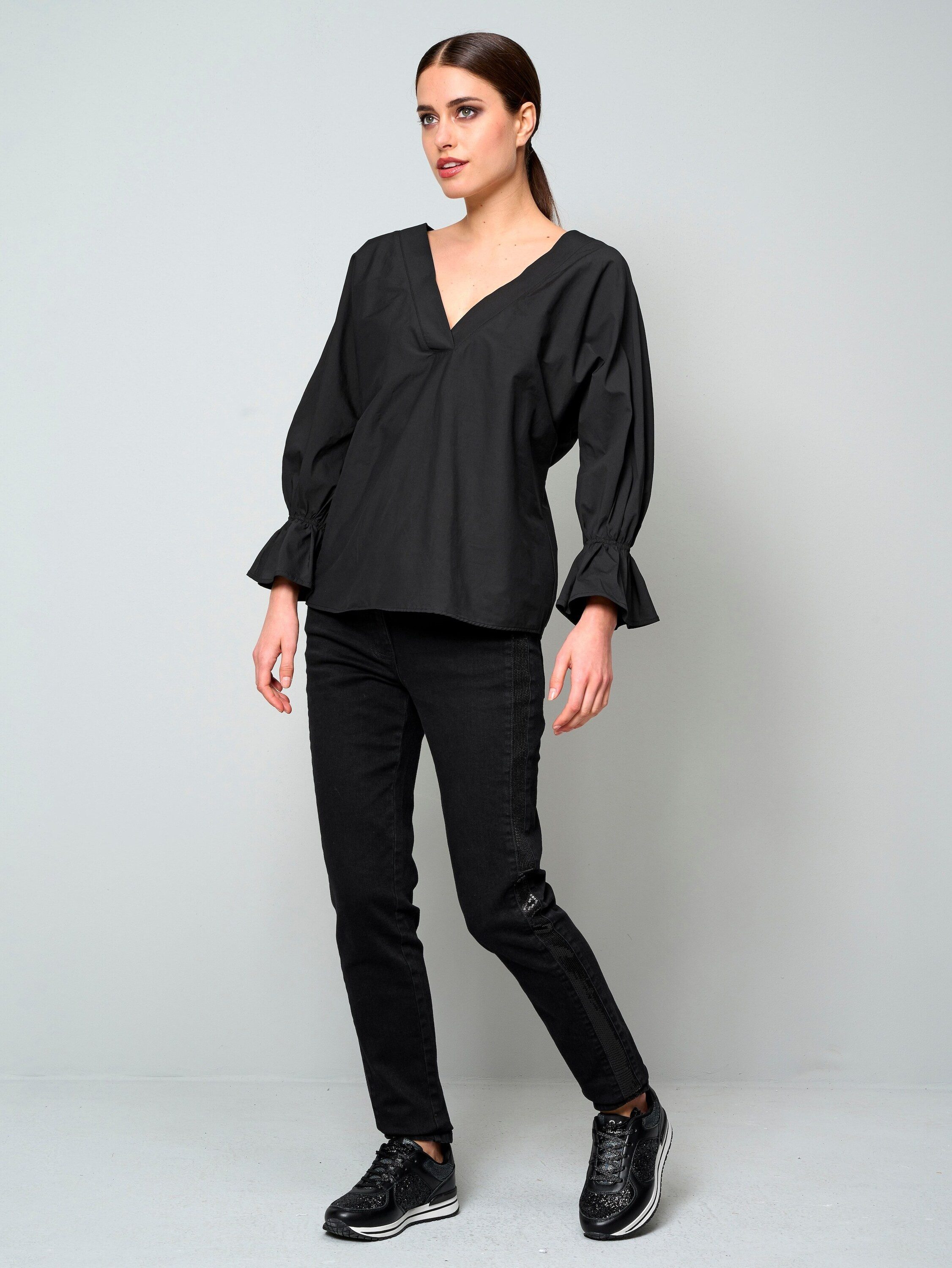 Alba Moda Hemdbluse Weite Freizeitbluse mit Volant-Ärmeln Uni-Design, V-Ausschnitt, modischer Look ohne Verschluss