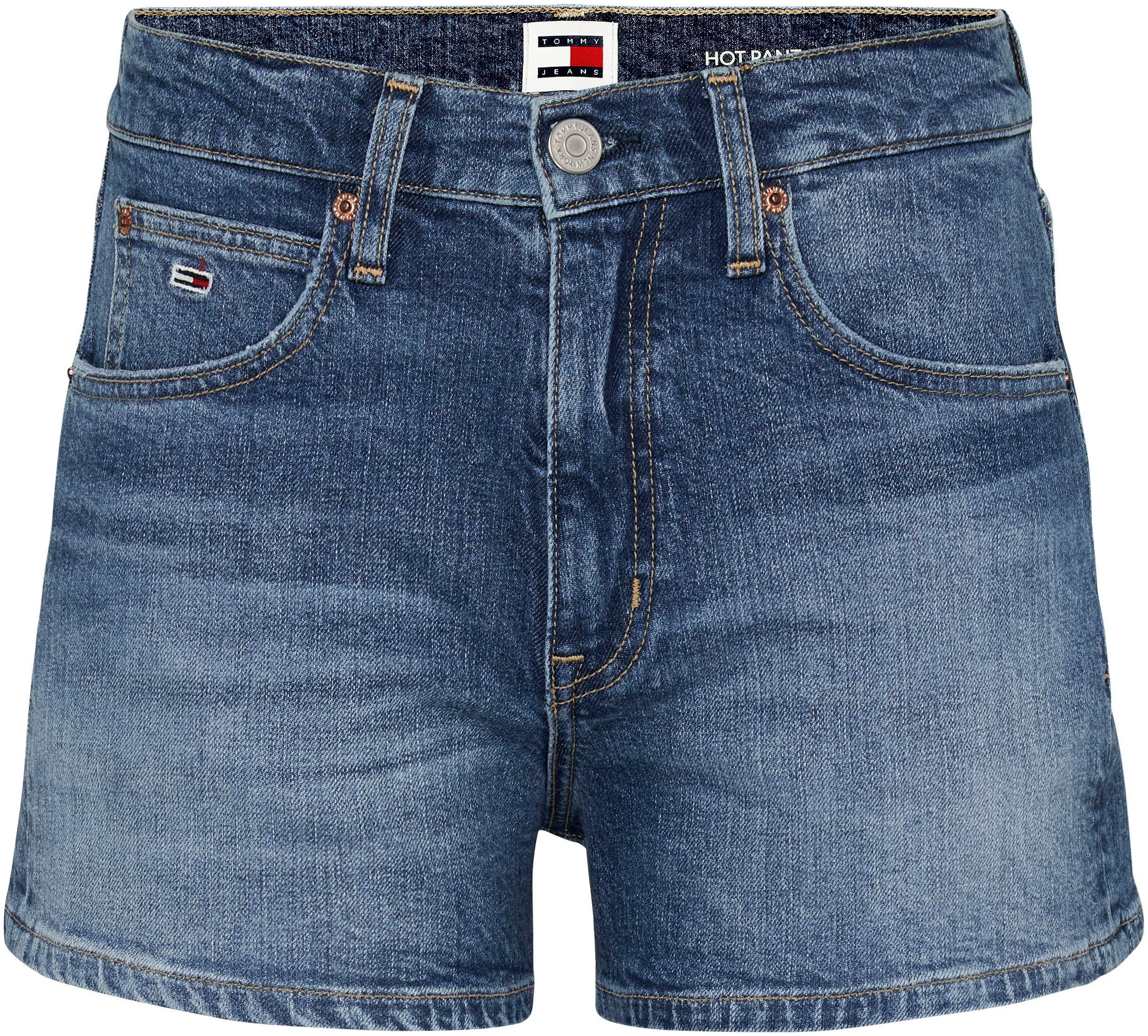 Tommy Jeans Shorts HOT PANT BH0137 mit Tommy Jeans Logo-Badge & Flag