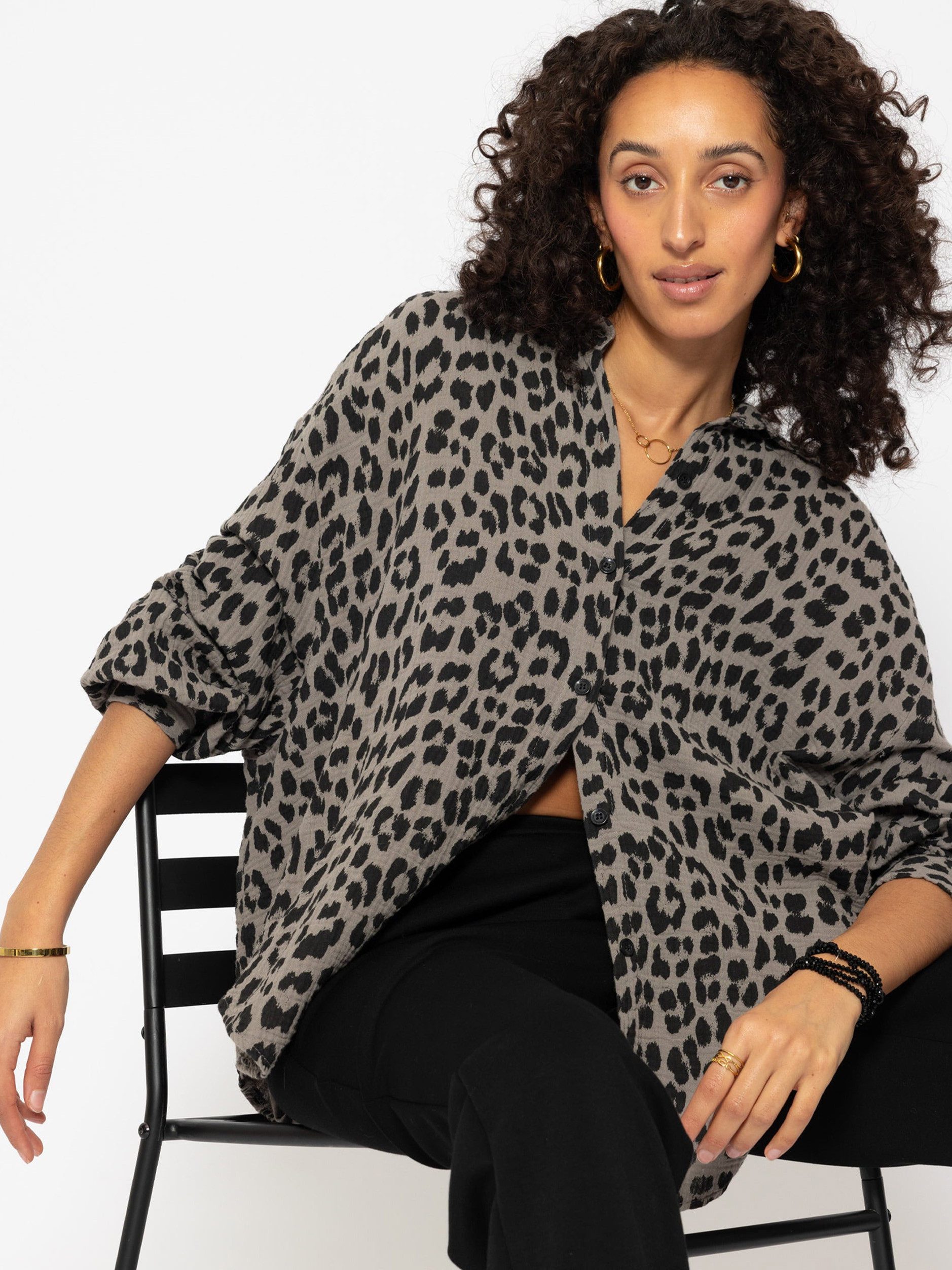 SASSYCLASSY Longbluse Musselin Bluse mit hellen Streifen für Damen Baumwollbluse im Oversized Fit mit Kent Kragen