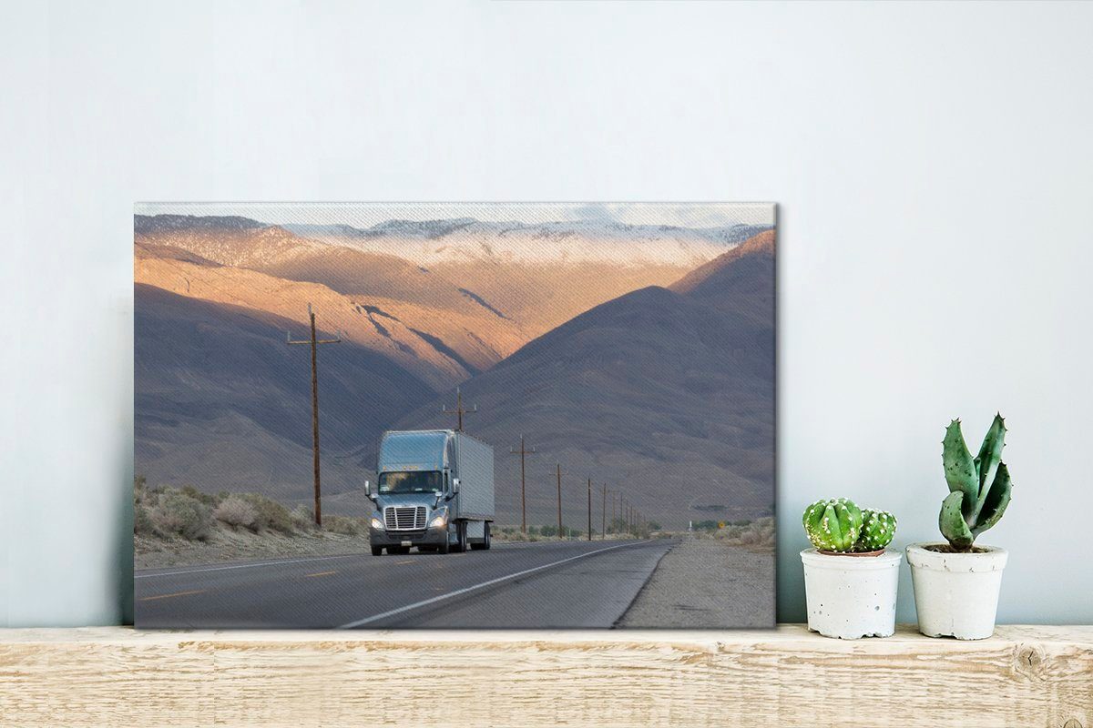 Leinwandbild 30x20 den cm Wandbild Leinwandbilder, zwischen Bergen, OneMillionCanvasses® Aufhängefertig, (1 Wanddeko, St), Lastwagen