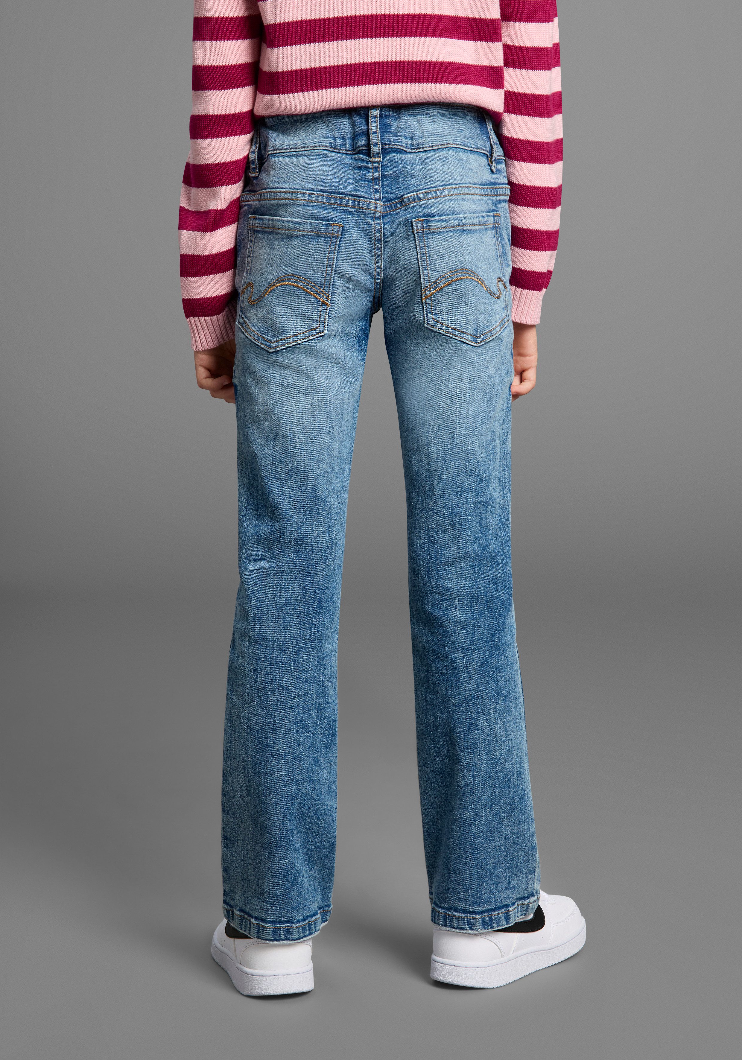 KangaROOS Bootcut-Jeans Stretchjeans Boot Cut Modische Jeans, authentische Waschung