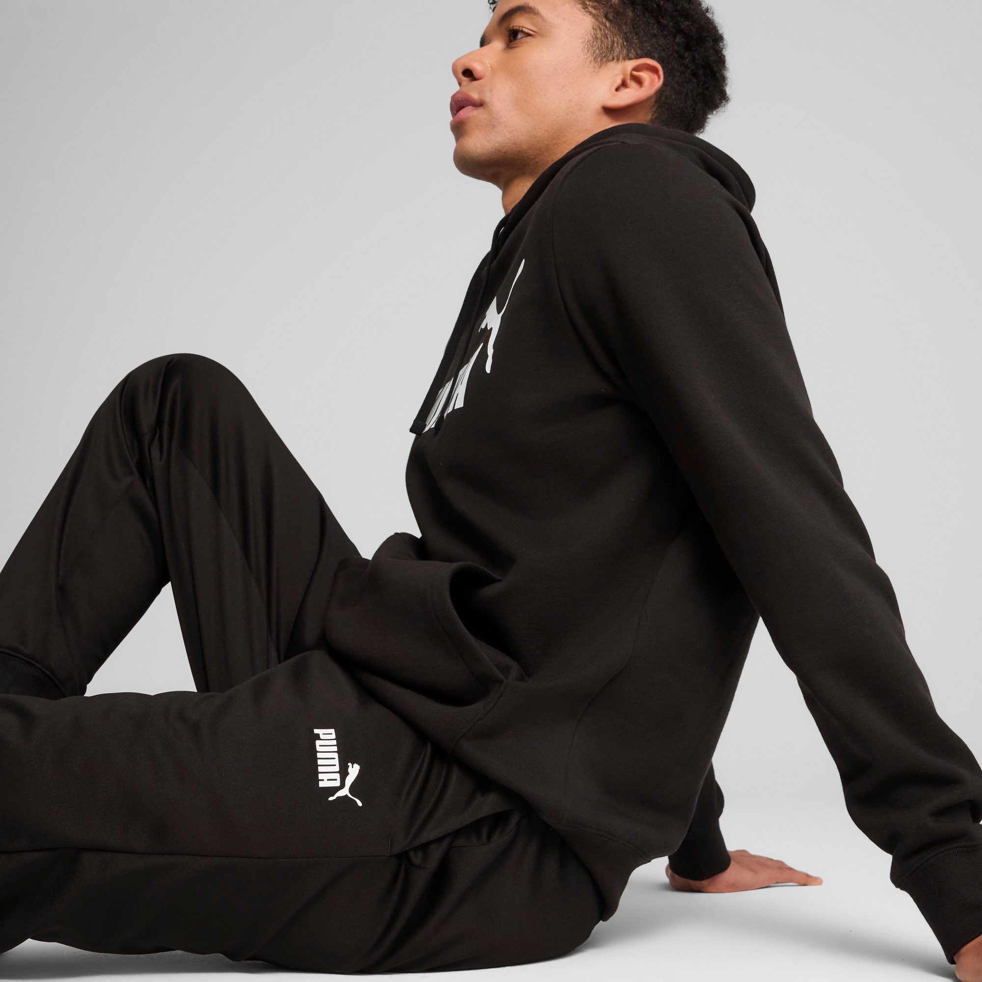 PUMA Trainingshose ESS NO. 1 LOGO POLY PANTS CL atmungsaktives Material, mit DryCELL-Technologie