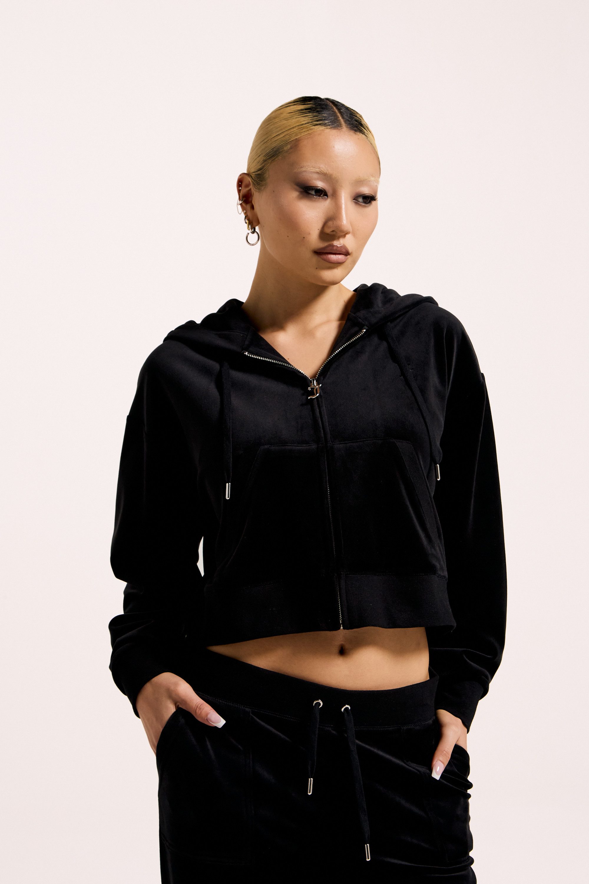 Juicy Couture Kapuzennickijacke BRENDAL CROP OVERSIZED HOODIE Damen Trainingsjacke Damen, Sweatjacke mit Kapuze, Velour, mit Glitzer, Sale