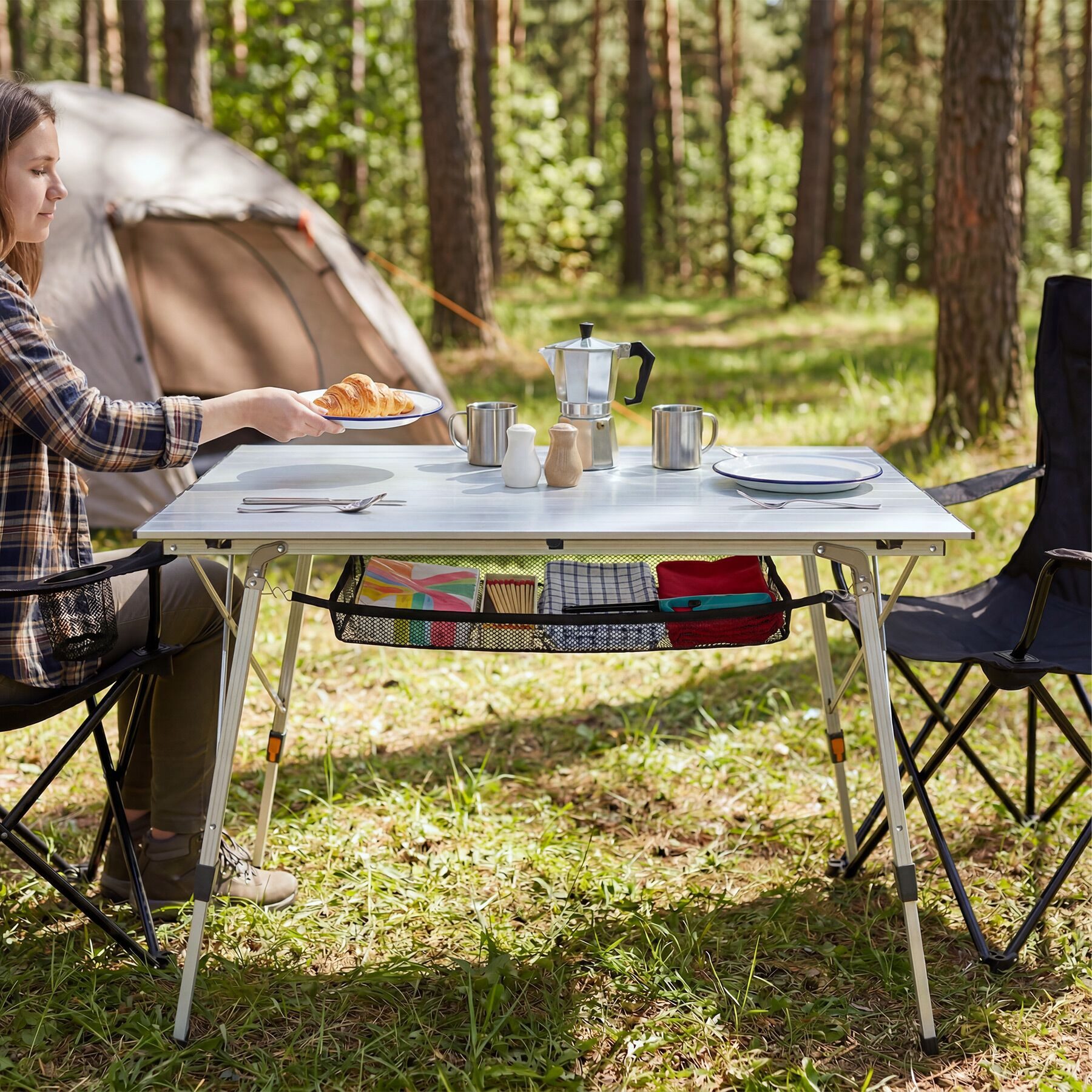 tectake Campingtisch Aluminium Klapptisch - faltbar, wetterfest, 90 x 52 x 47 - 70 cm (Outdoor Beistelltisch Tina, 1-St., in silber), höhenverstellbar, mit Aufbewahrungsnetz und Tragetasche