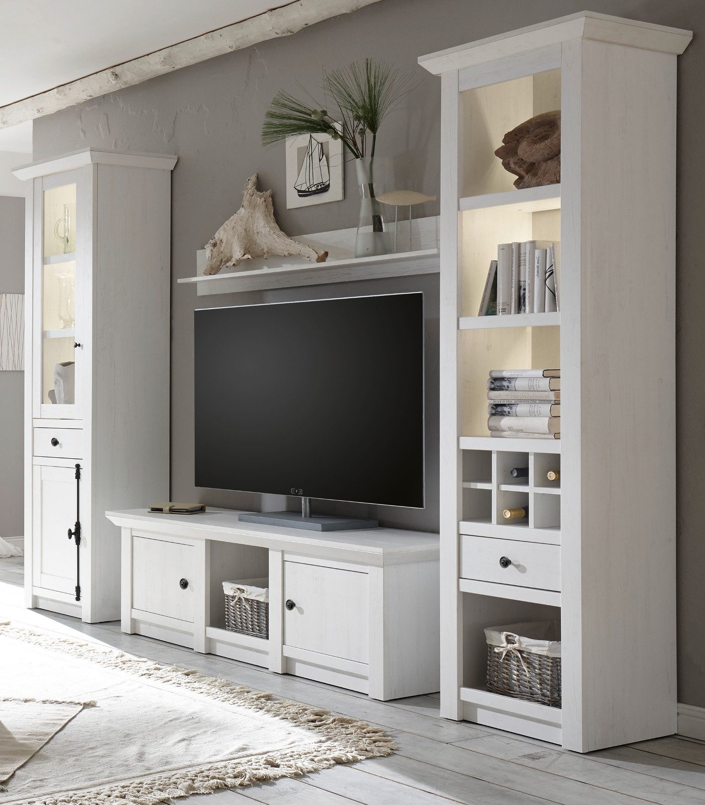 Furn.Design Wohnwand Hooge, (Schrankwand in Pinie Weiß Landhaus, Set 4-teilig, 290 x 207 cm), mit viel Stauraum und Drehriegel