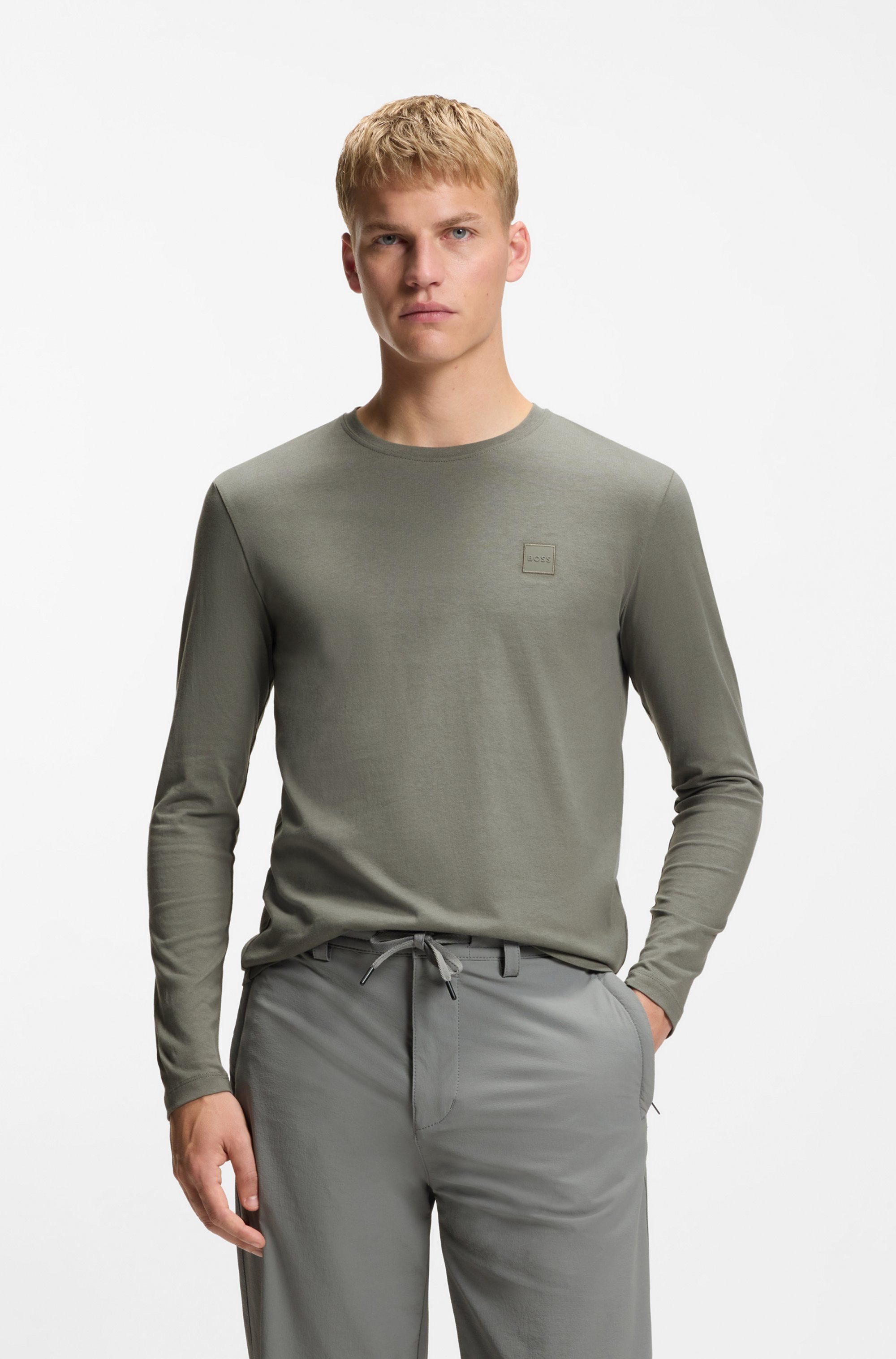 BOSS ORANGE Langarmshirt Tacks mit Markenlogo auf der Brust