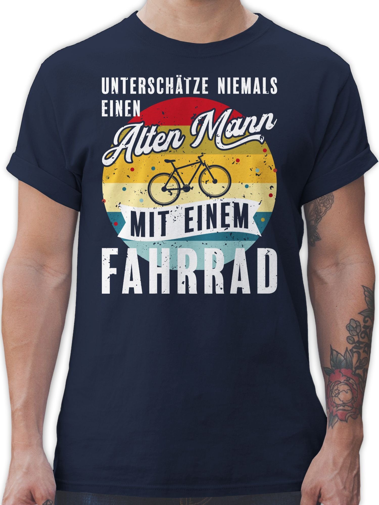 Shirtracer T-Shirt Unterschätze niemals einen alten Mann mit einem Fahrrad Vintage - weiß Fahrrad Bekleidung Radsport 01 Navy Blau | T-Shirts