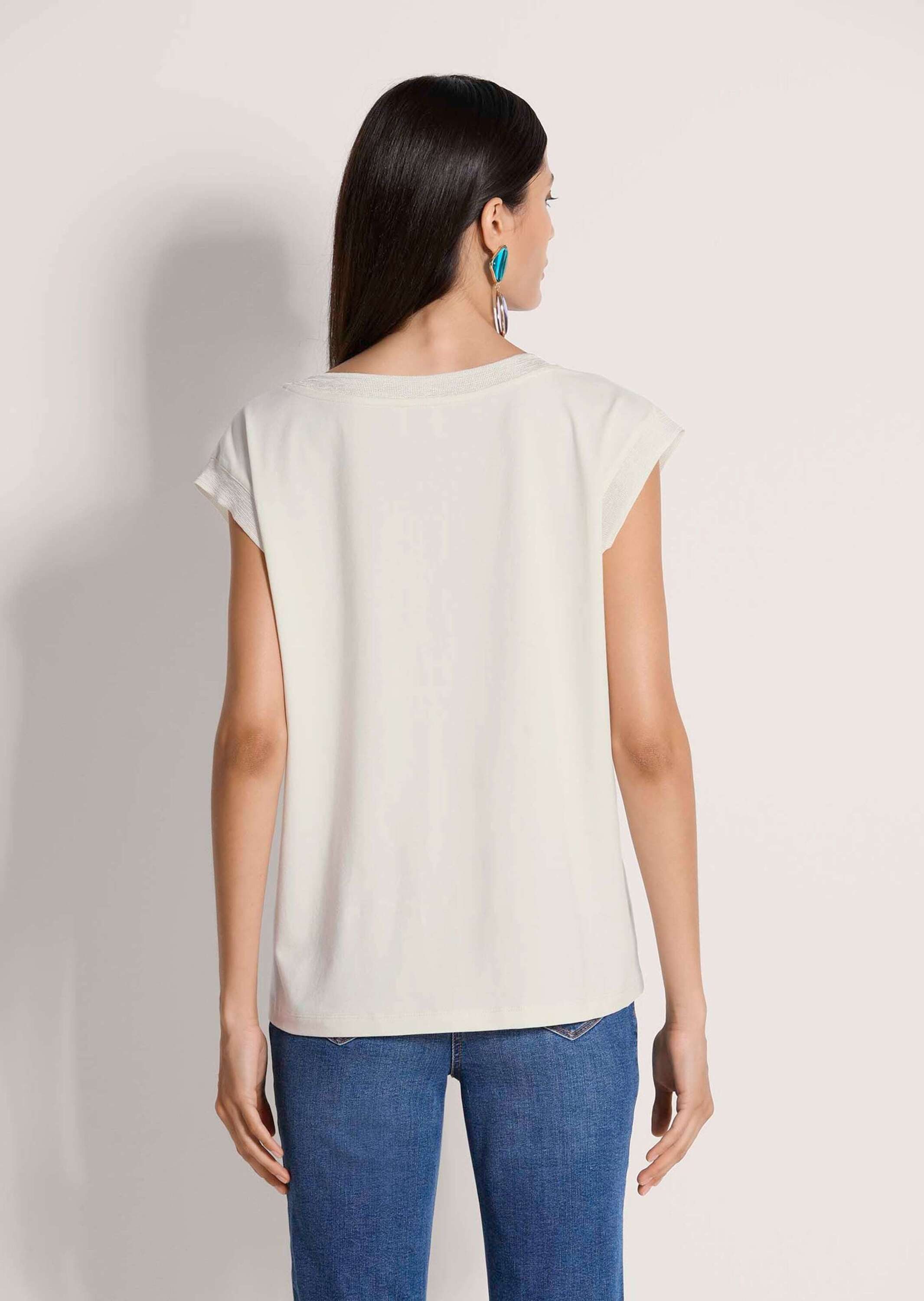 MADELEINE Kurzarmshirt Sommershirt mit Rippenbändern Basicshirt mit V-Ausschnitt, breiten Rippenbändern und Kurzarm