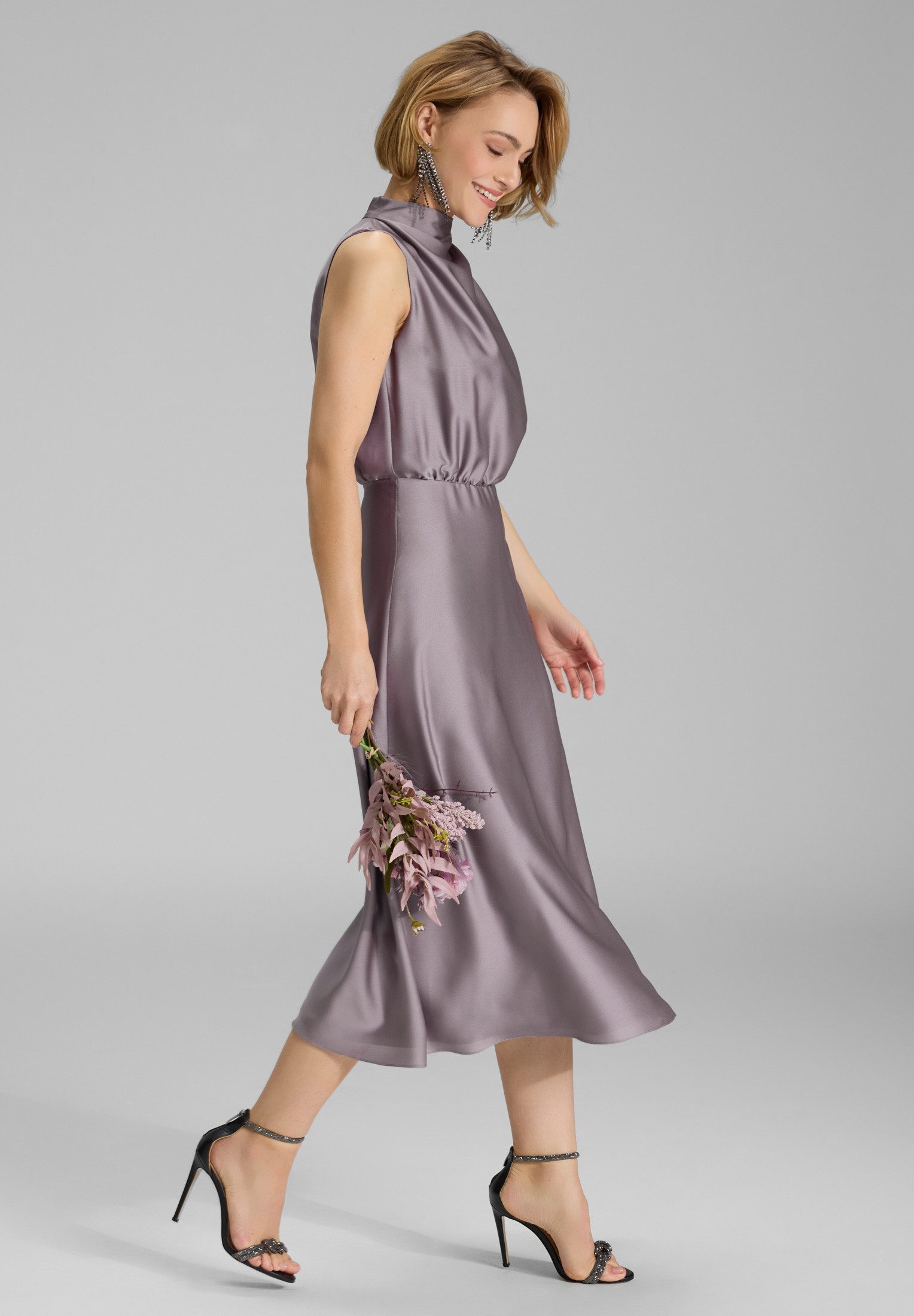 SWING Cocktailkleid Taillierter Schnitt mit ausgestelltem günstig online kaufen