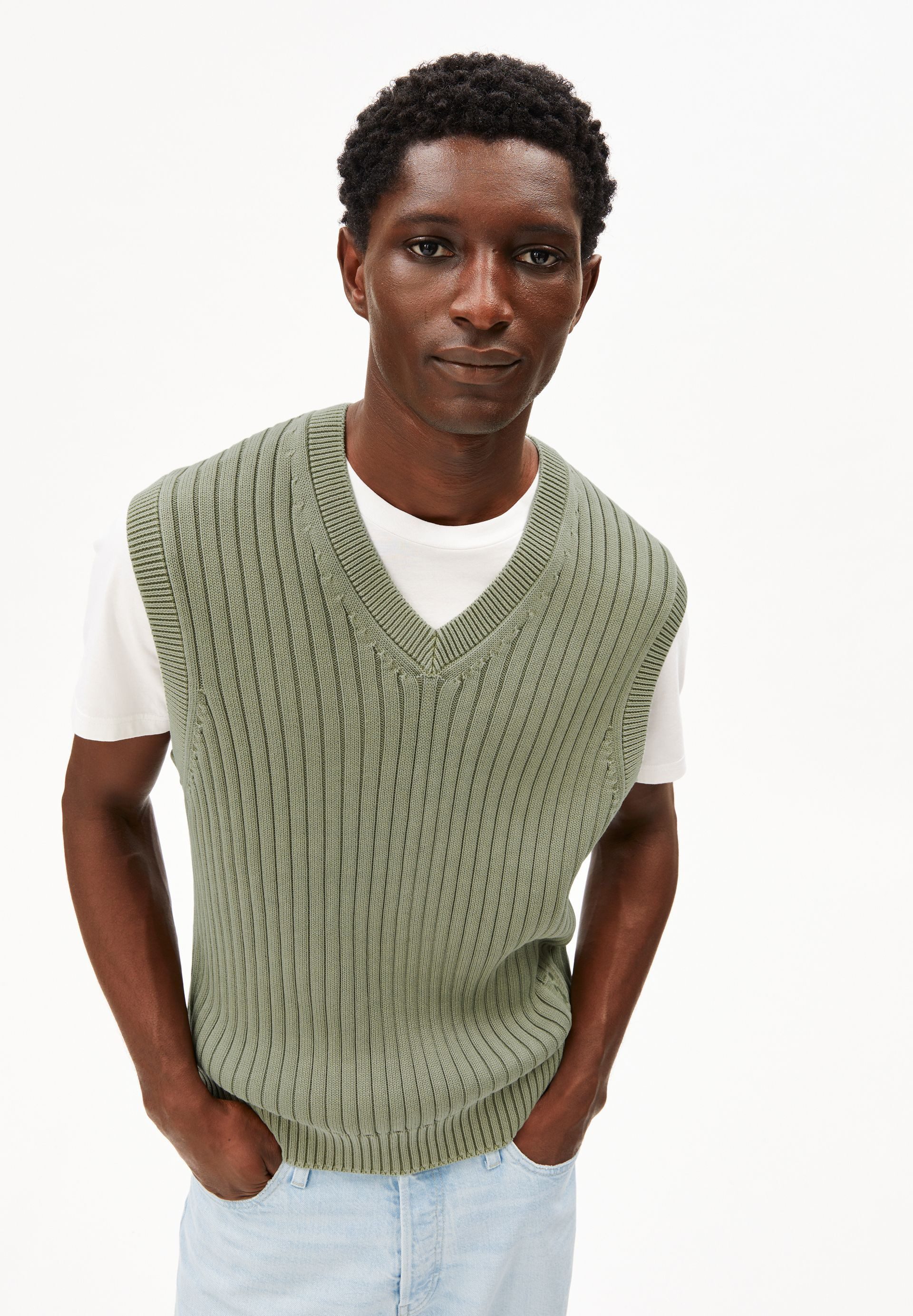 Armedangels Pullunder PIGMENT DYE Pullunder aus Bio-Baumwolle (1-tlg) Pullunder aus Bio-Baumwolle