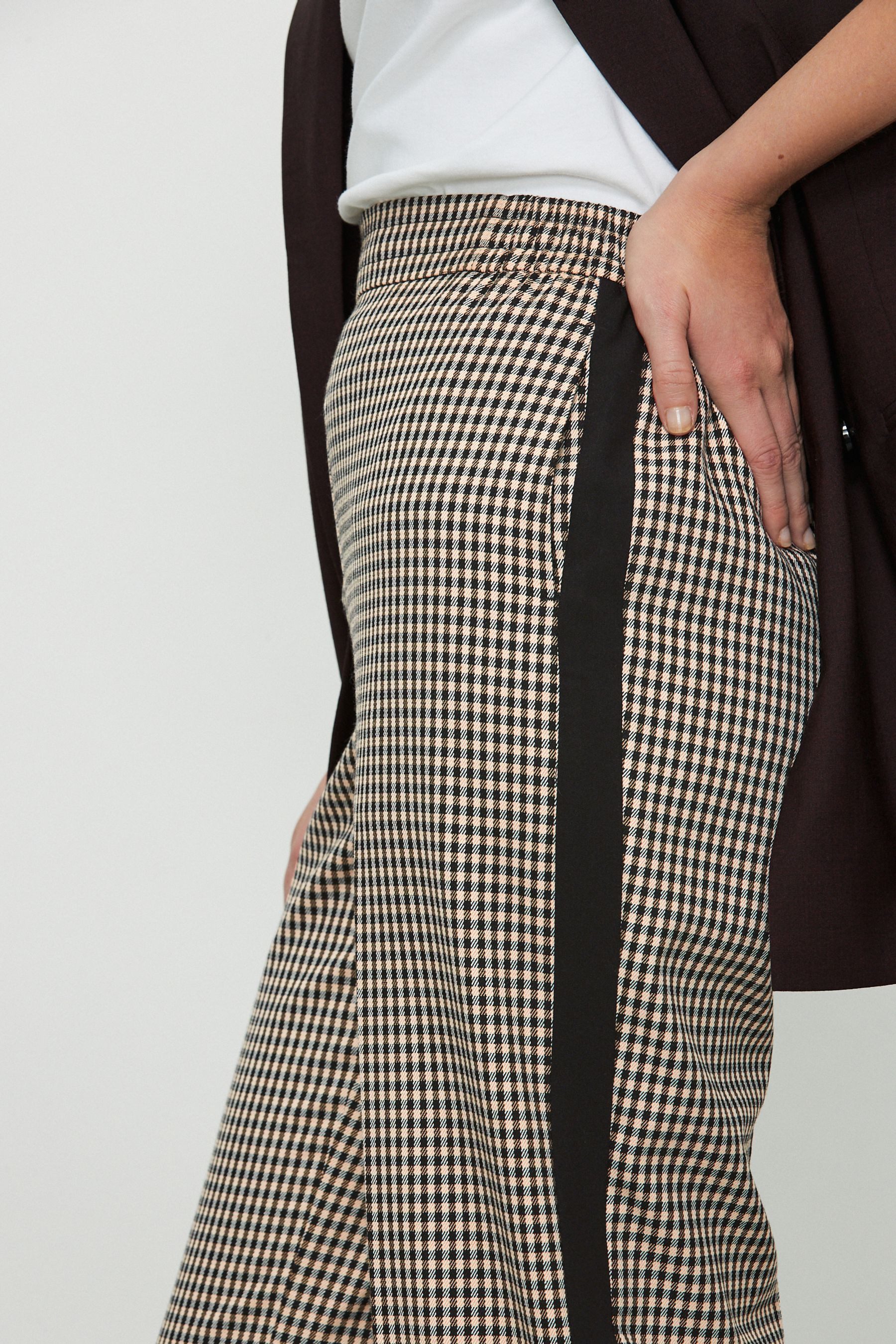 Next Anzughose Tailored Fit karierte Trainingshose, Kurzgröße (1-tlg)