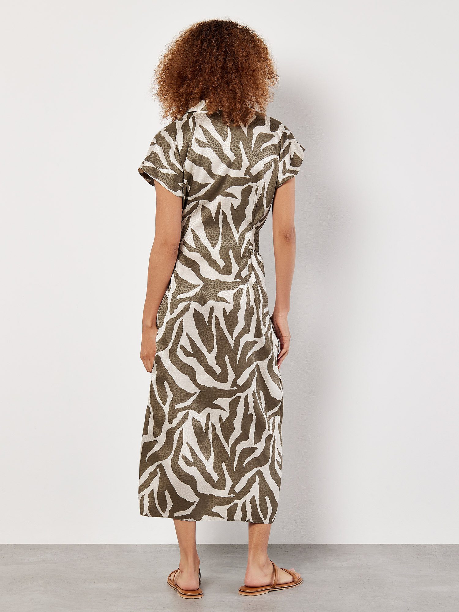 Apricot Druckkleid Midikleid aus strukturiertem Satin (2-tlg., Stoffgürtel) mit Zebramuster