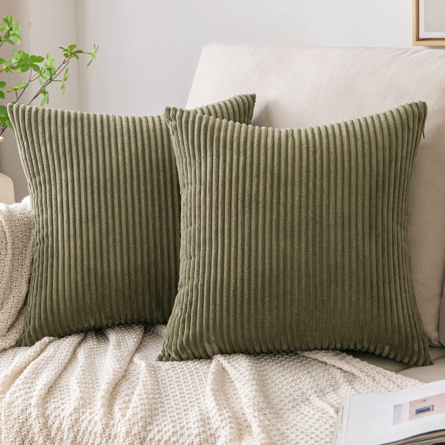 LuxusKollektion Kissenbezug Kordsamt Kissenhülle 50x50cm Olivgrün 2er Set - Dekorative