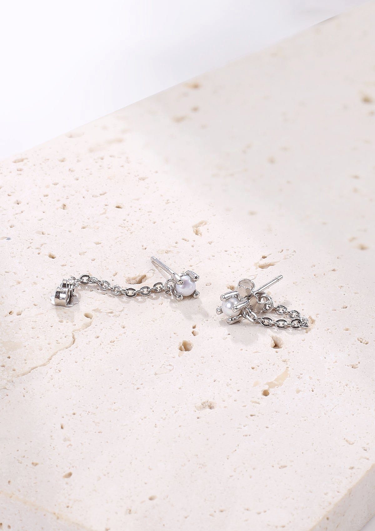 Hey Happiness Perlenohrringe Tropfen Ohrstecker mit Kettchen, Dangle Ohrringe aus 925er Sterling Silber, Hochzeitschmuck
