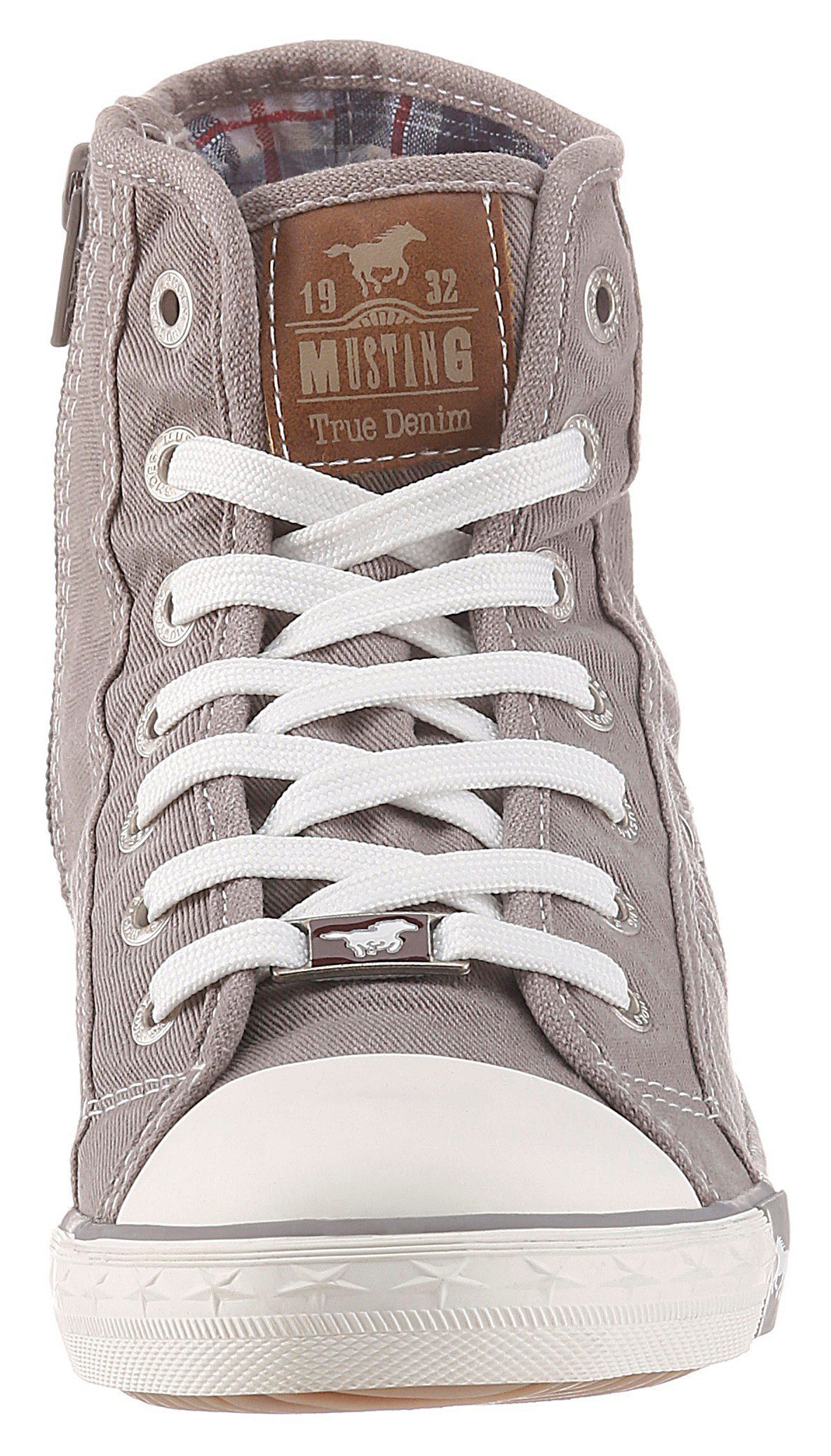 Mustang Shoes in Sneaker Label taupe mit Laufsohle der