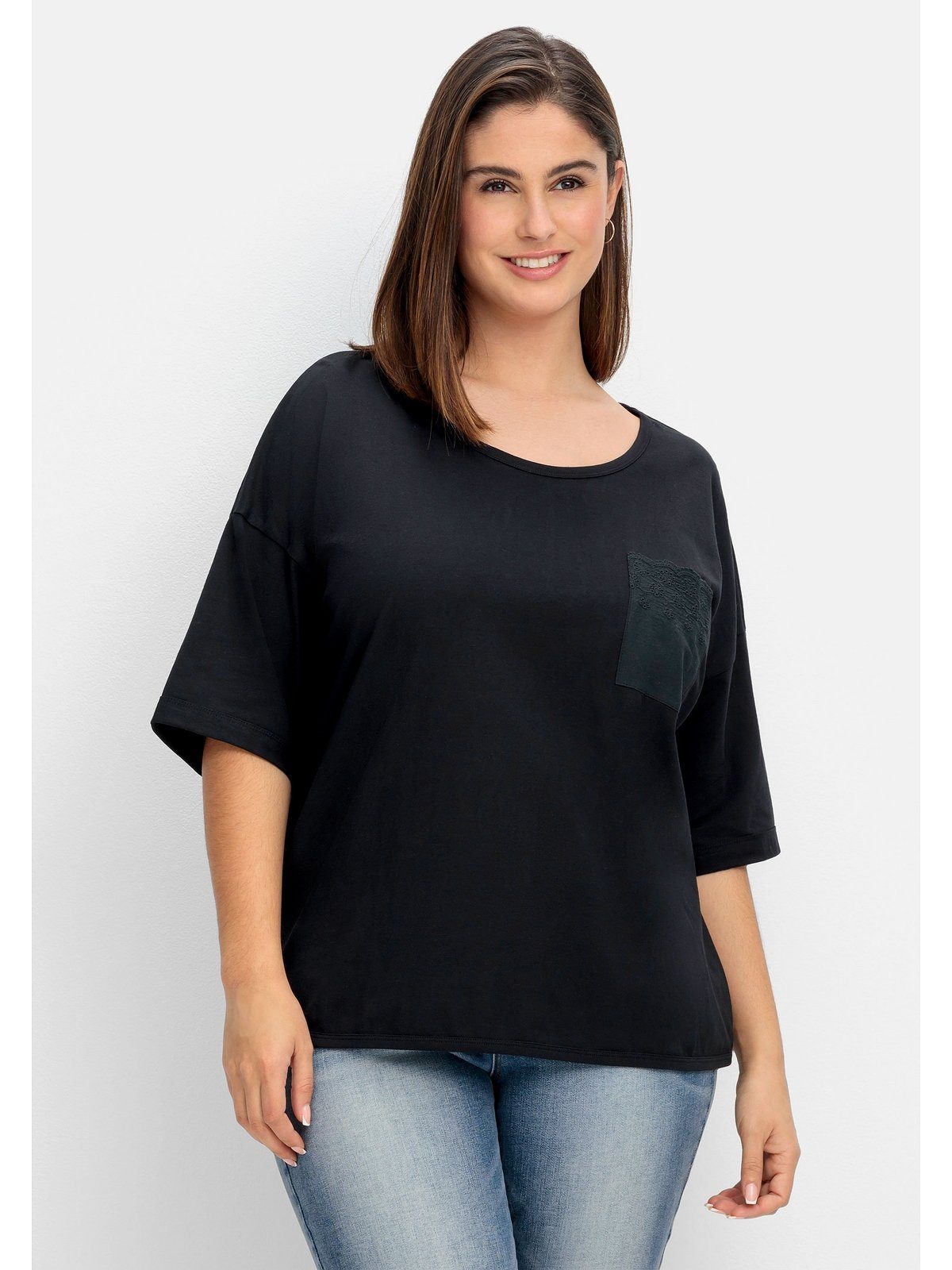 Sheego T-Shirt Große schwarz Brusttasche mit Spitze Größen aus