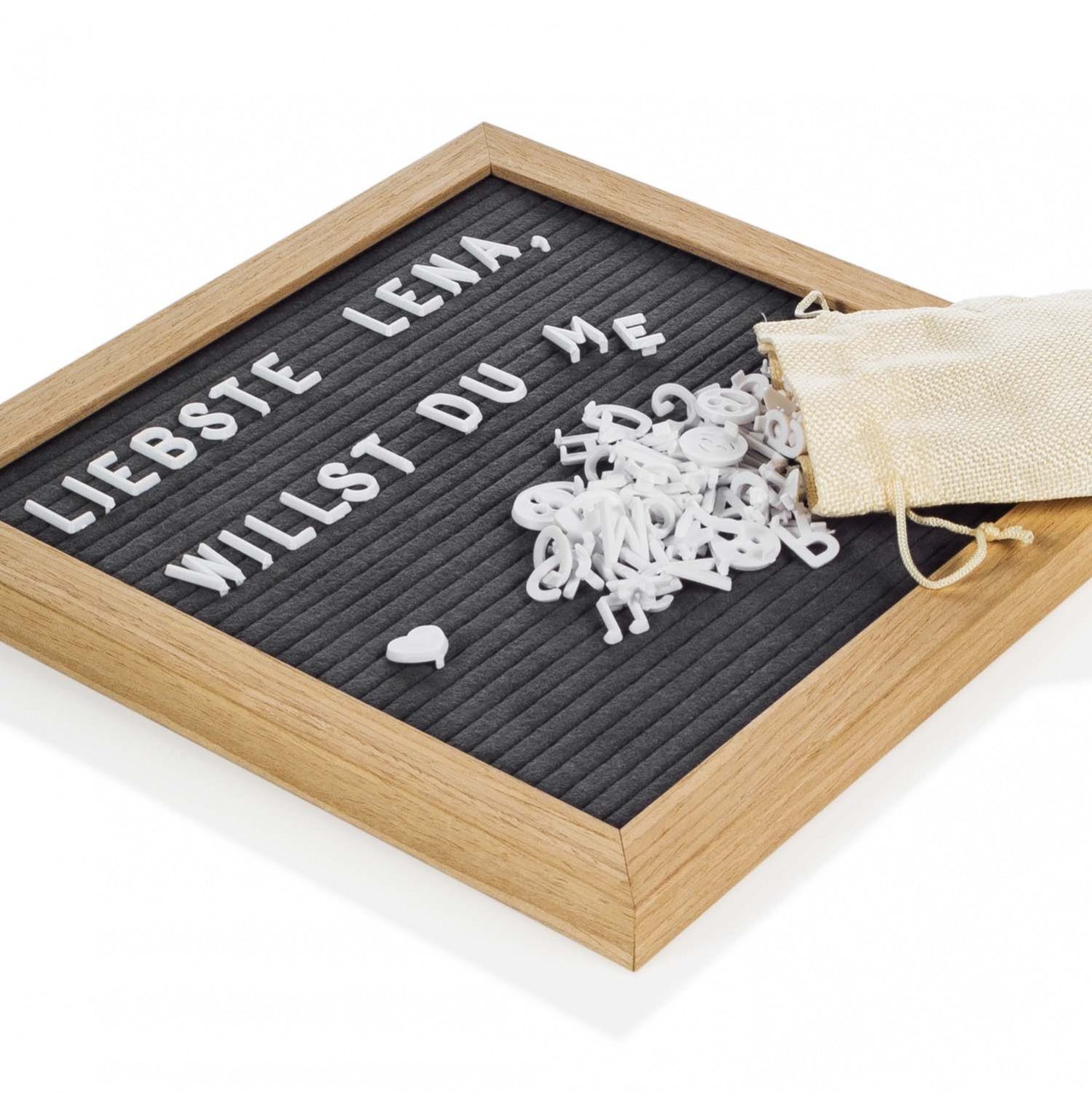 Goods+Gadgets Wandtafel Klemmbrett Buchstabentafel Memoboard für Notizen & Wanddekoration, (Rillentaffel, mit 134 Zeichen), Buchstabentafel Memoboard