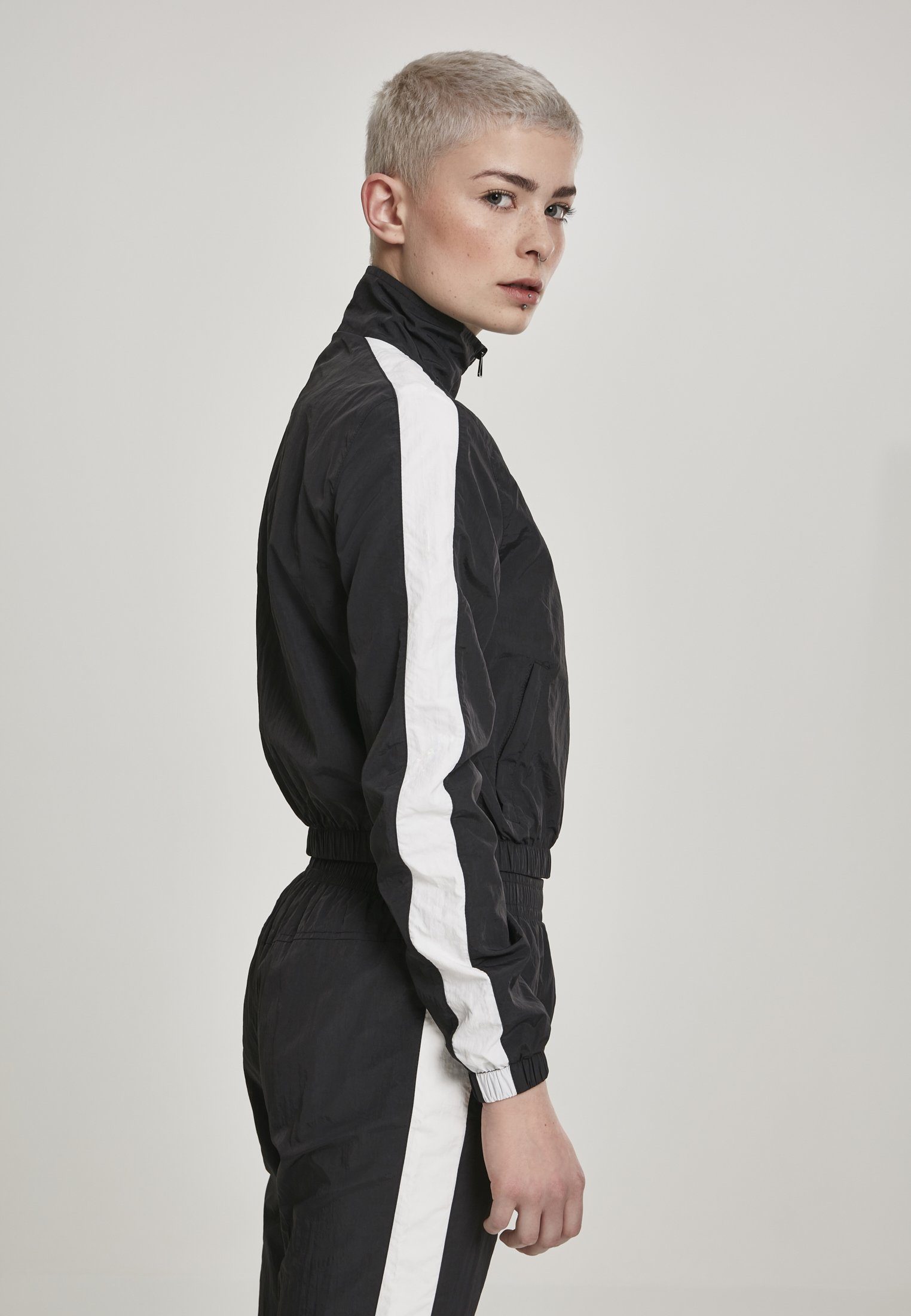 Ladies Damen Crinkle Striped Short Jacket Track black/white (1-St) Outdoorjacke URBAN CLASSICS