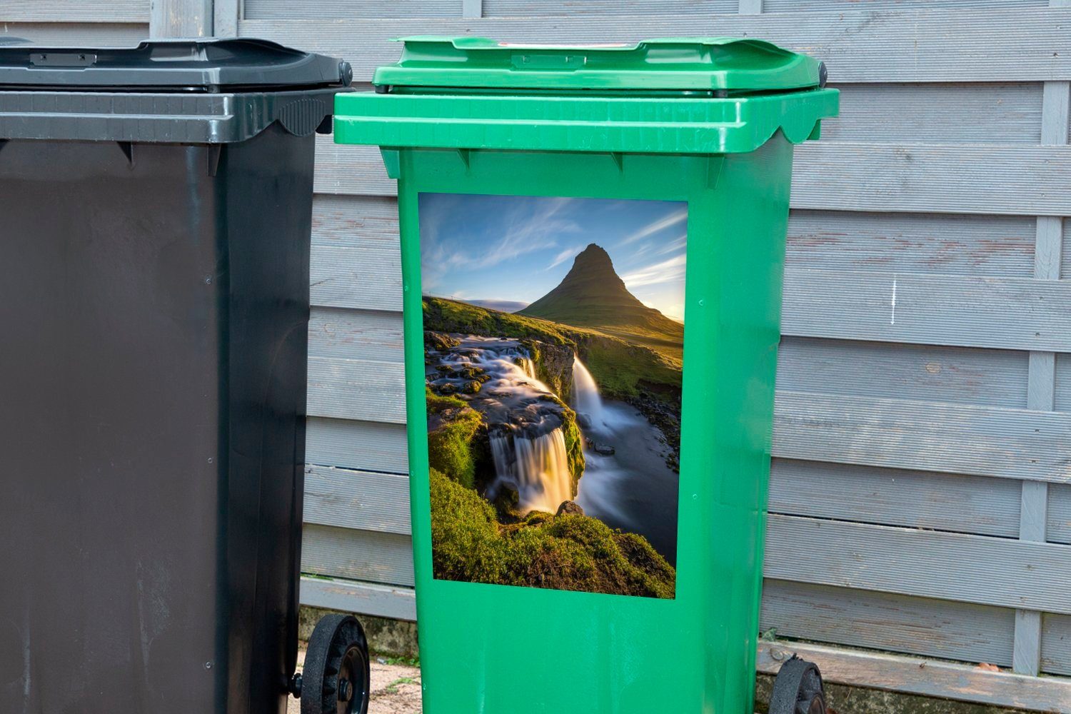 Kirkjufell Wandsticker Mülltonne, in Island (1 Vulkan Container, MuchoWow St), Abfalbehälter Mülleimer-aufkleber, Sticker,