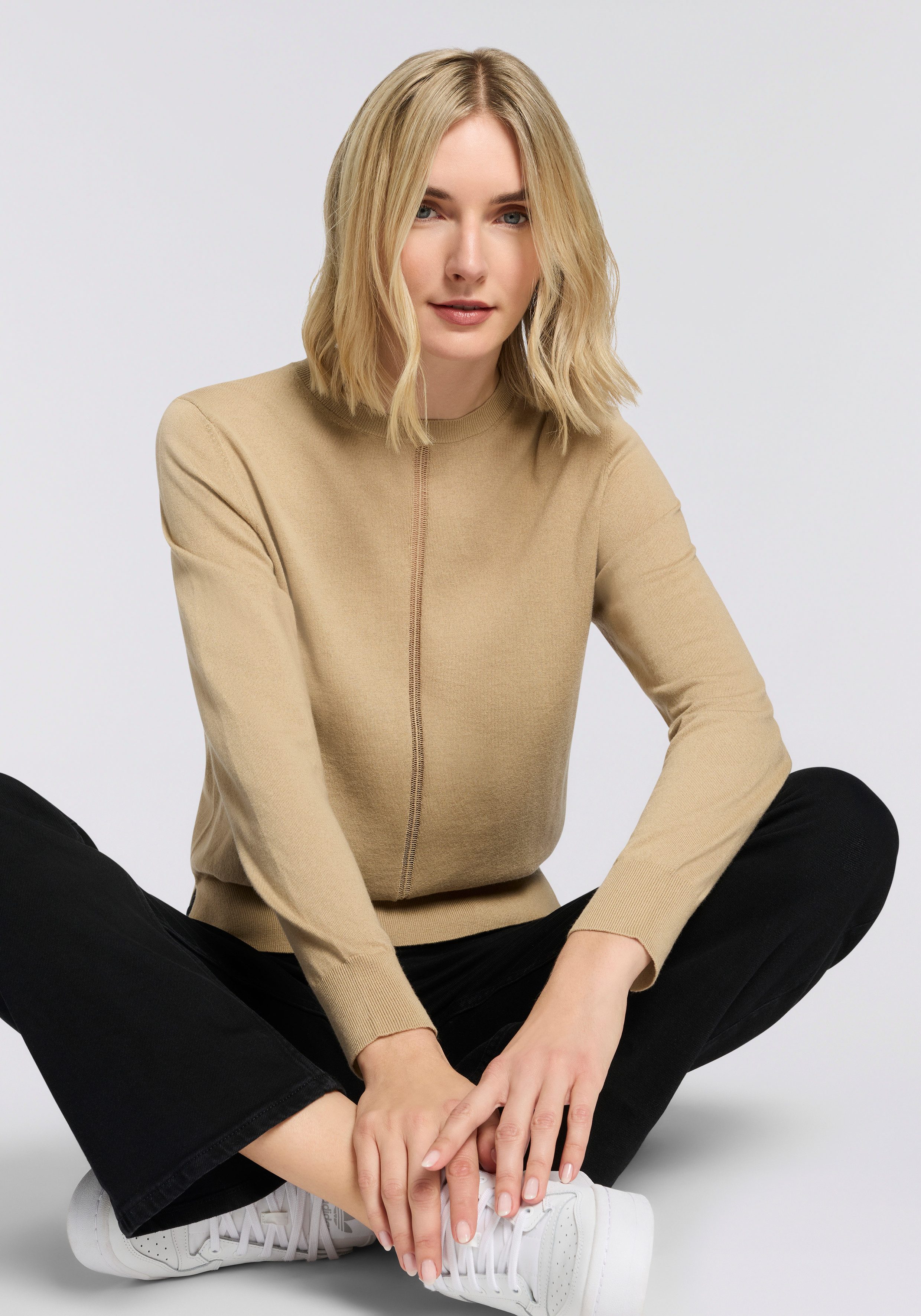 BOSS ORANGE Strickpullover Finguine Premium Damenmode mit Ajour-Dekor, Rundhalsform