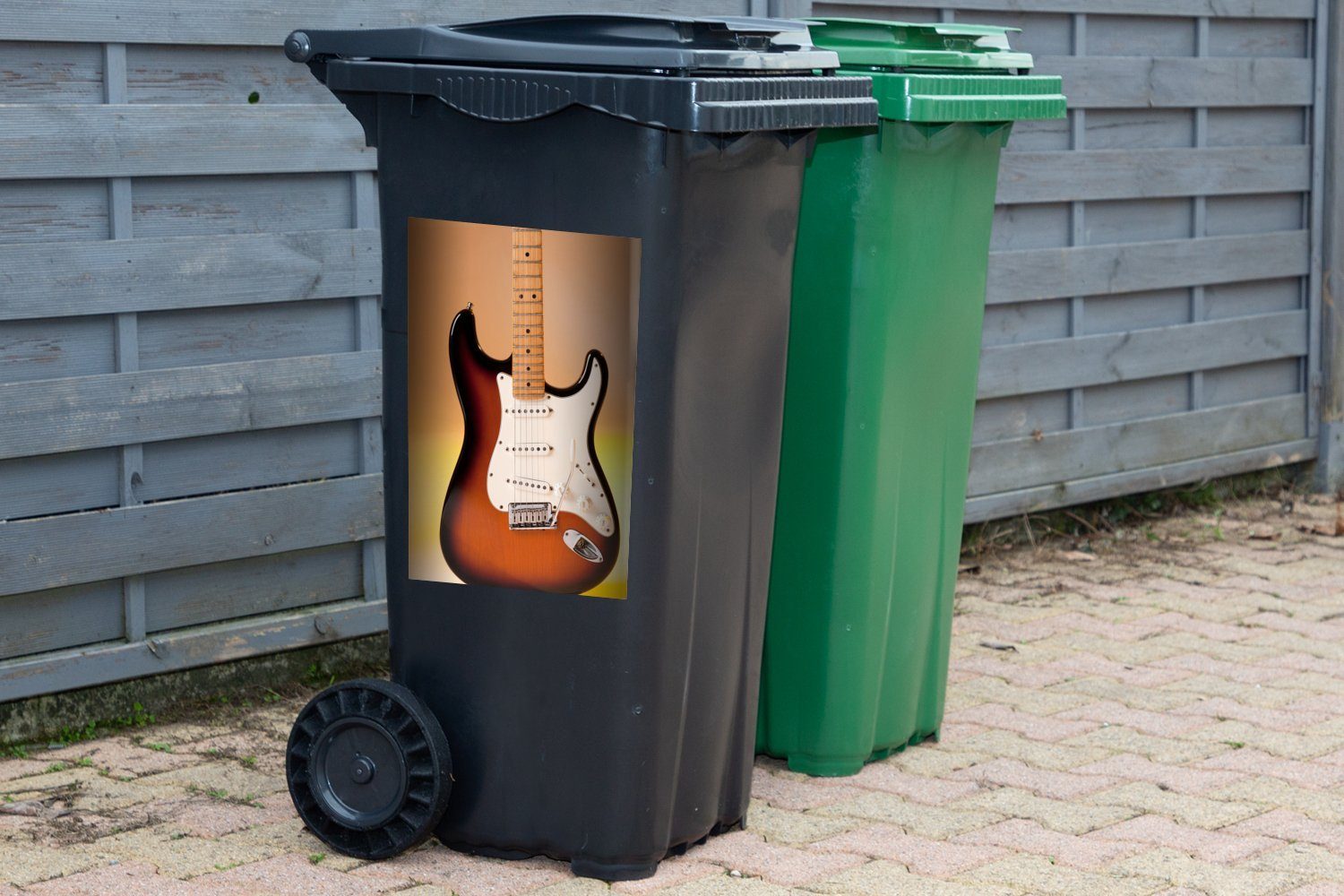 MuchoWow Wandsticker E-Gitarre orangefarbenem Hintergrund Mülleimer-aufkleber, (1 Mülltonne, mit St), Sticker, Eine Abfalbehälter Container
