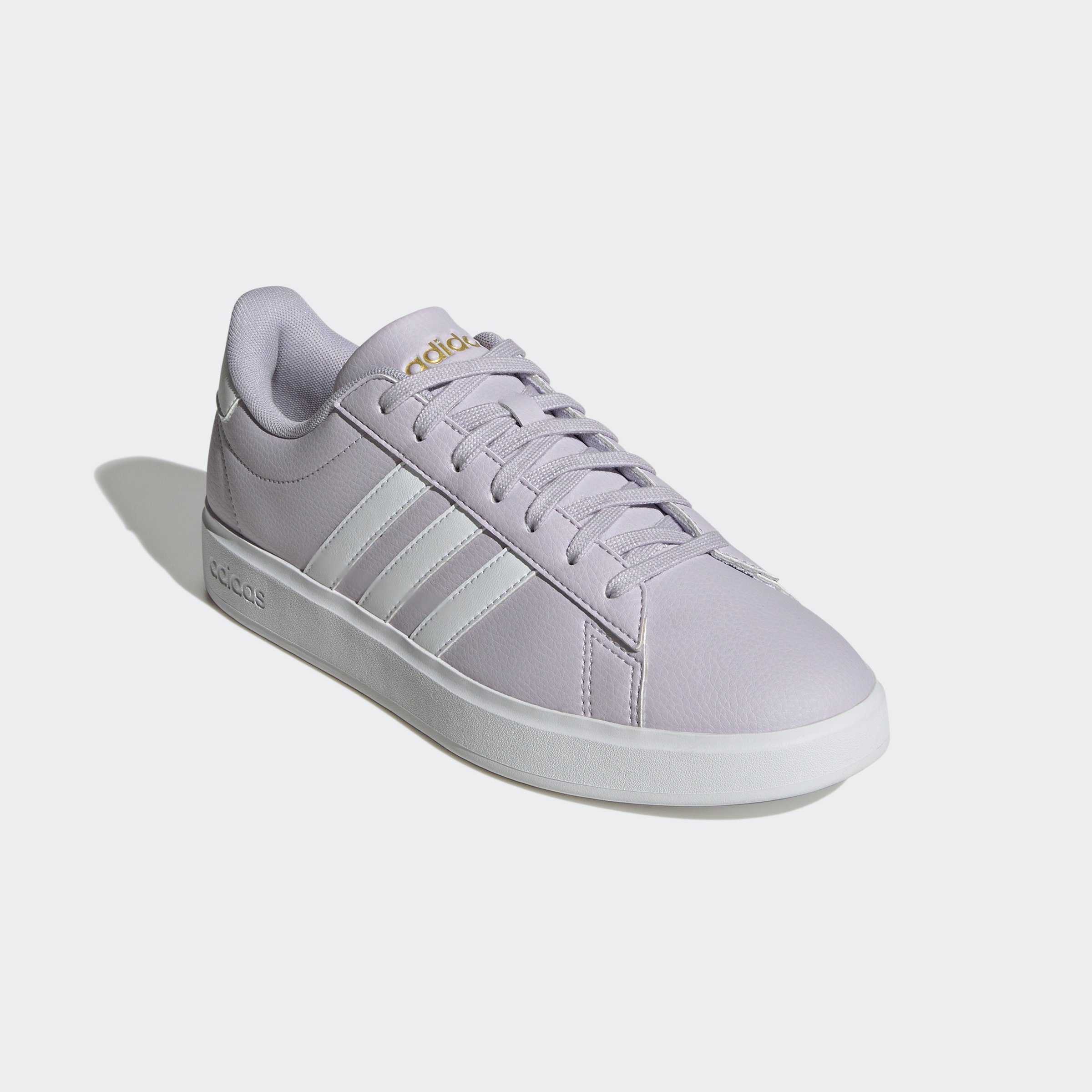 adidas Sportswear GRAND COURT CLOUDFOAM LIFESTYLE COURT COMFORT Sneaker Design auf den Spuren des adidas Superstar Silver Dawn / Cloud White / Gold Metallic