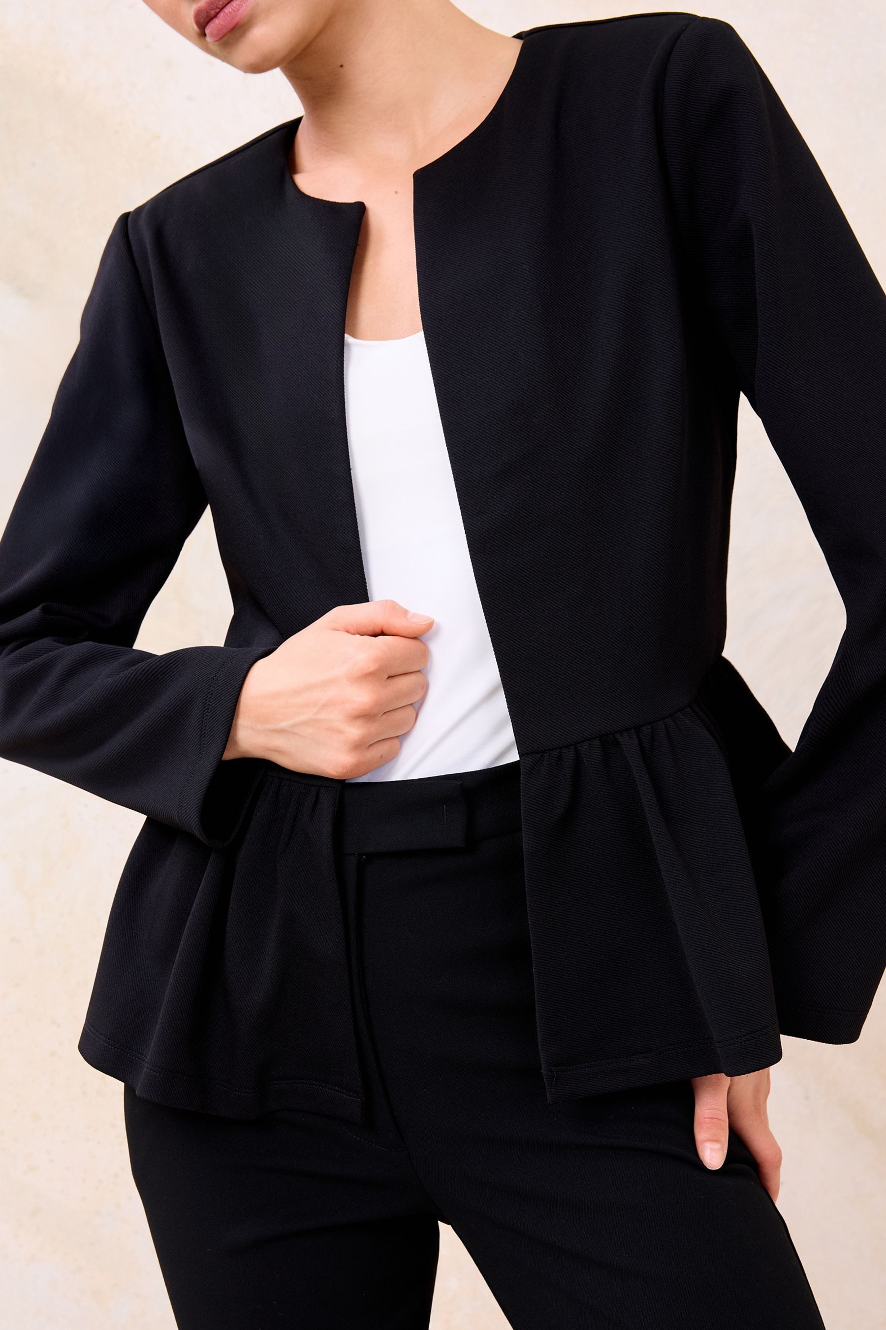 LIPSY Jackenblazer Lipsy verkürzte Jacke mit Schößchen, Regular (1-tlg)