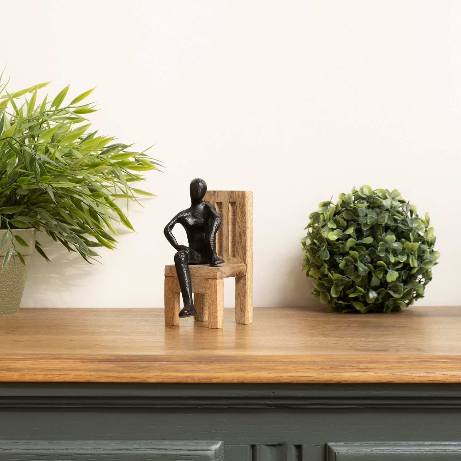Moritz Skulptur Mann auf Stuhl schwarz 13 cm, Holz, Tischdeko, Fensterdeko, günstig online kaufen