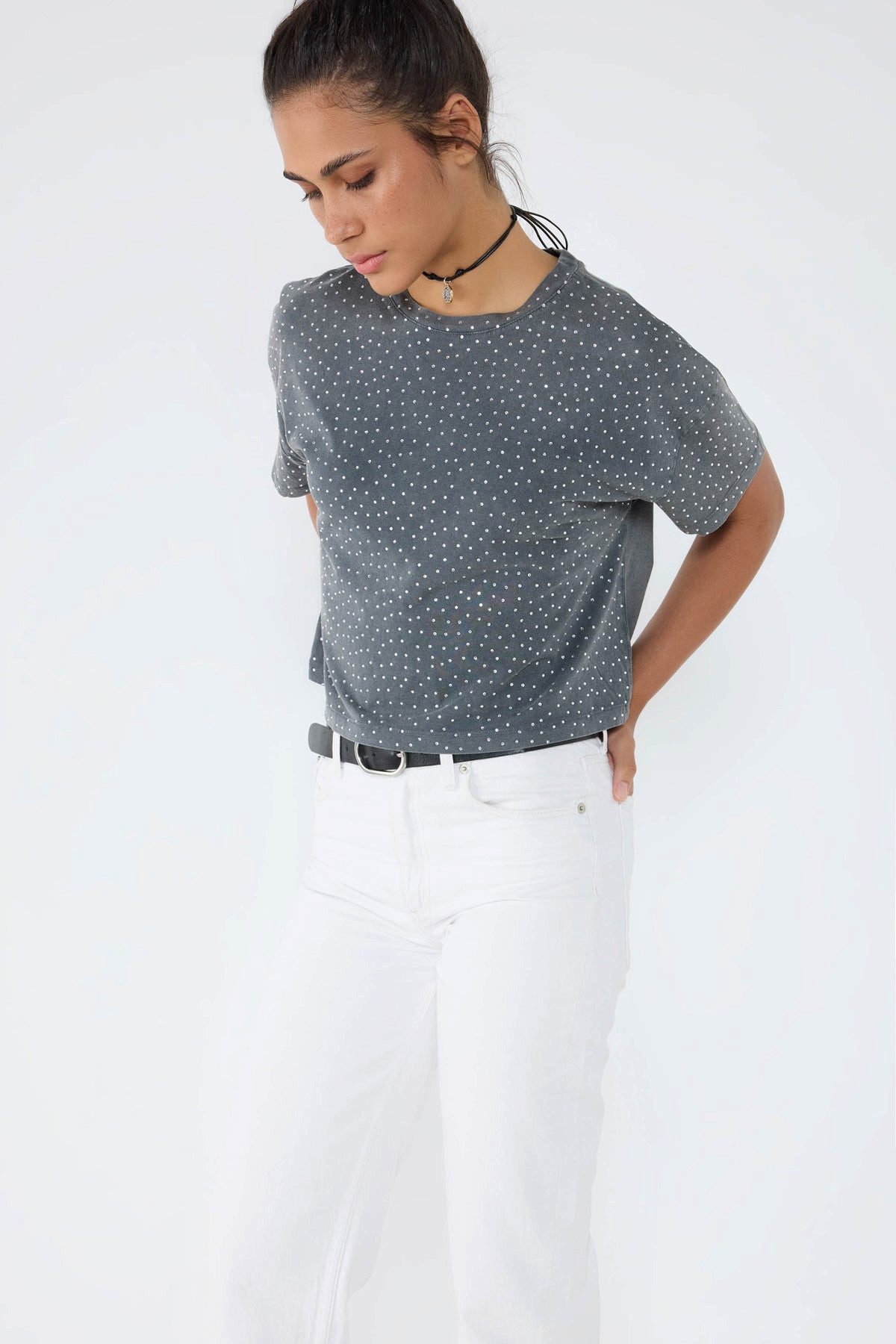 T-Shirt Crop-T-Shirt mit Steinverzierungen